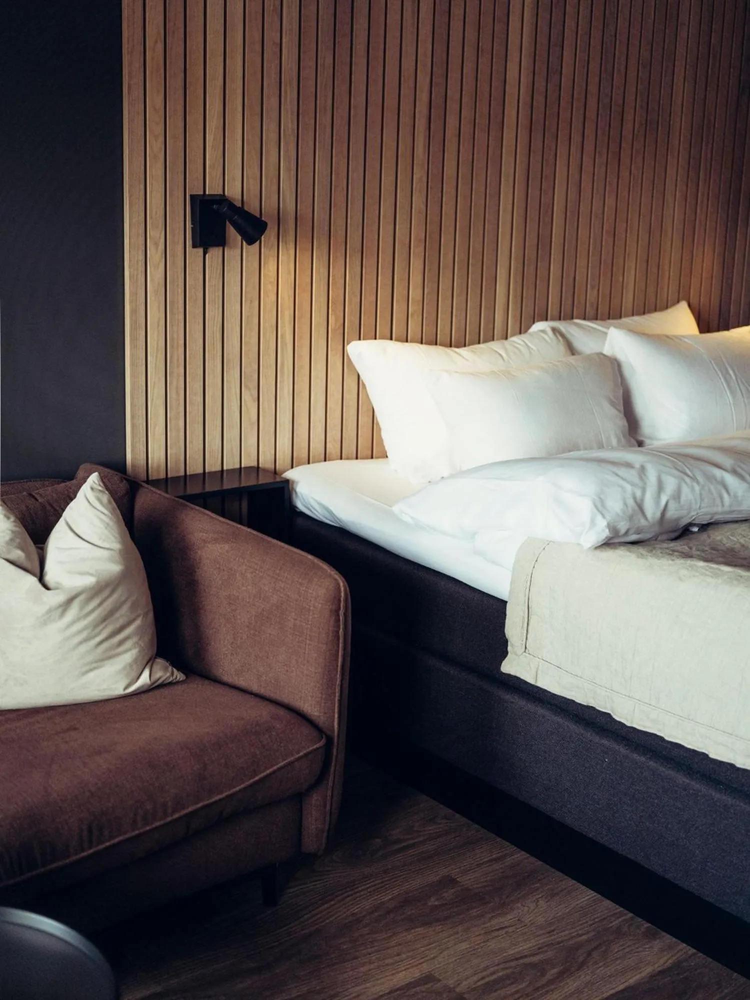 Photo of the whole room, Bed in Hovdestøylen