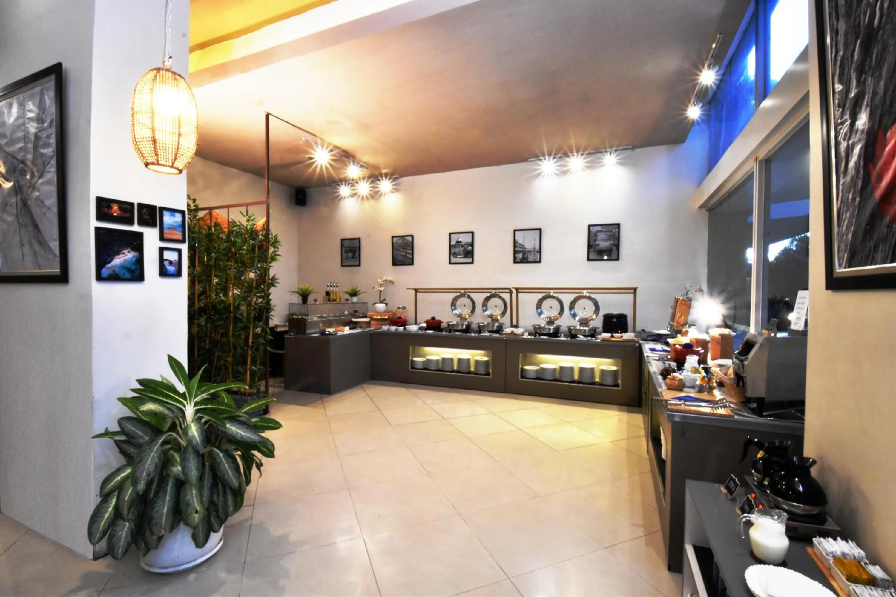 Restaurant/places to eat in Somerset Berlian Jakarta