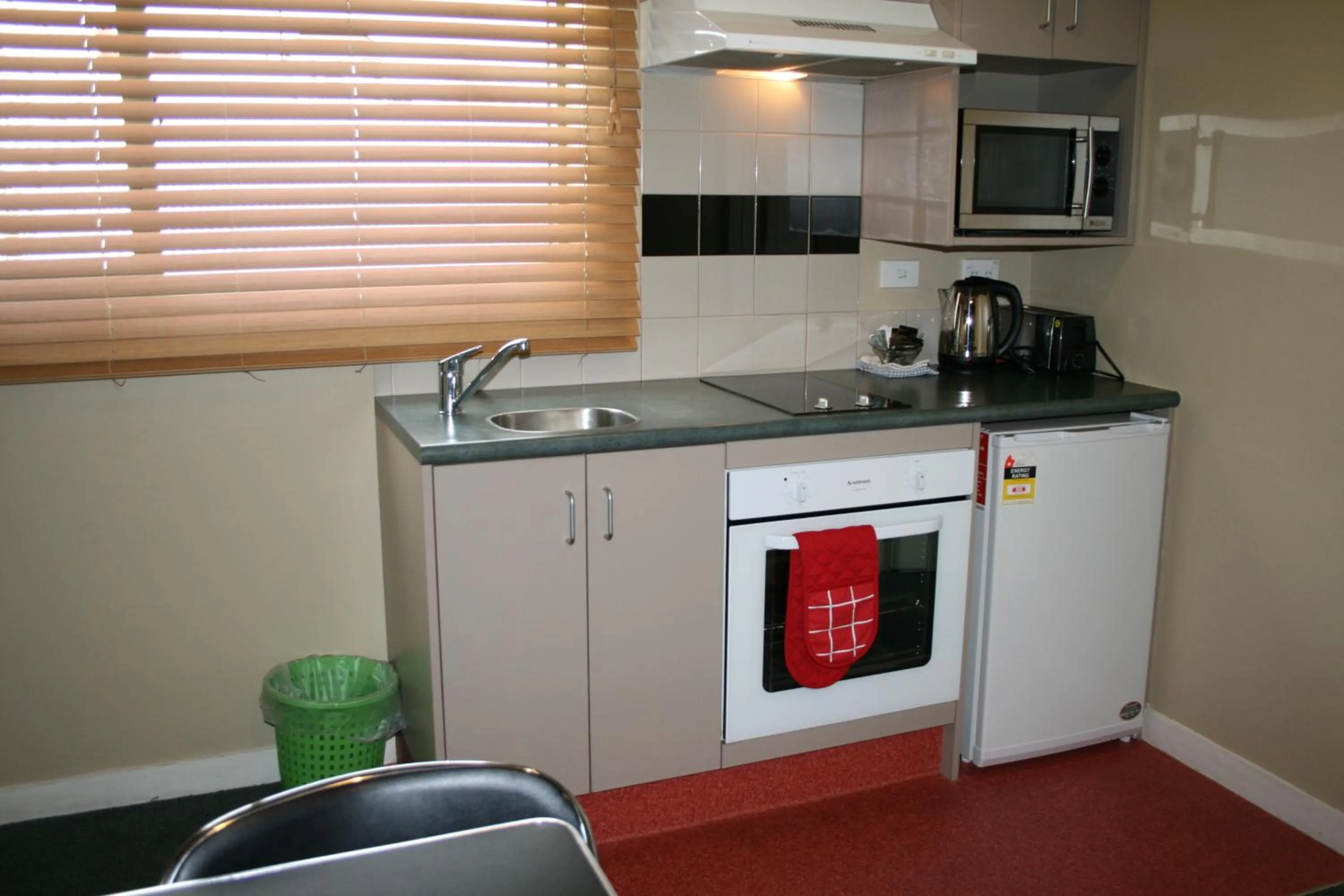 Kitchen or kitchenette in Astray Motel