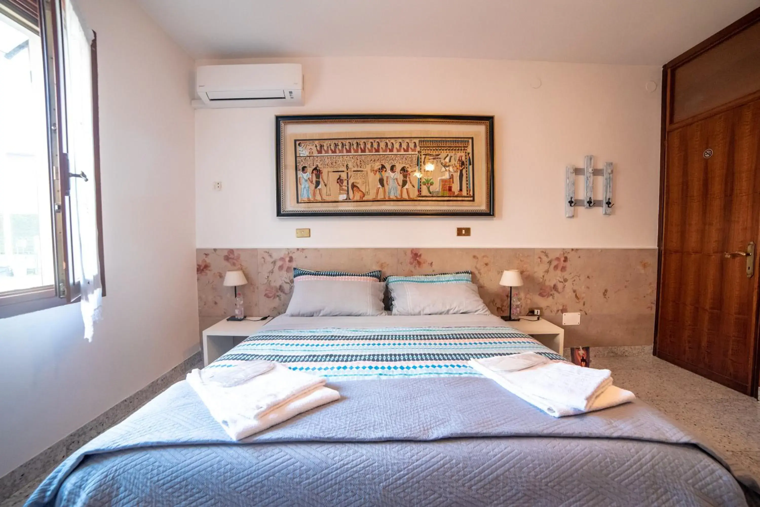 Deluxe Room (2 Adults + 1 Child) - single occupancy in B&B LELLA Deluxe Room (2 Adults + 1 Child) - single occupancy in B&B LELLA