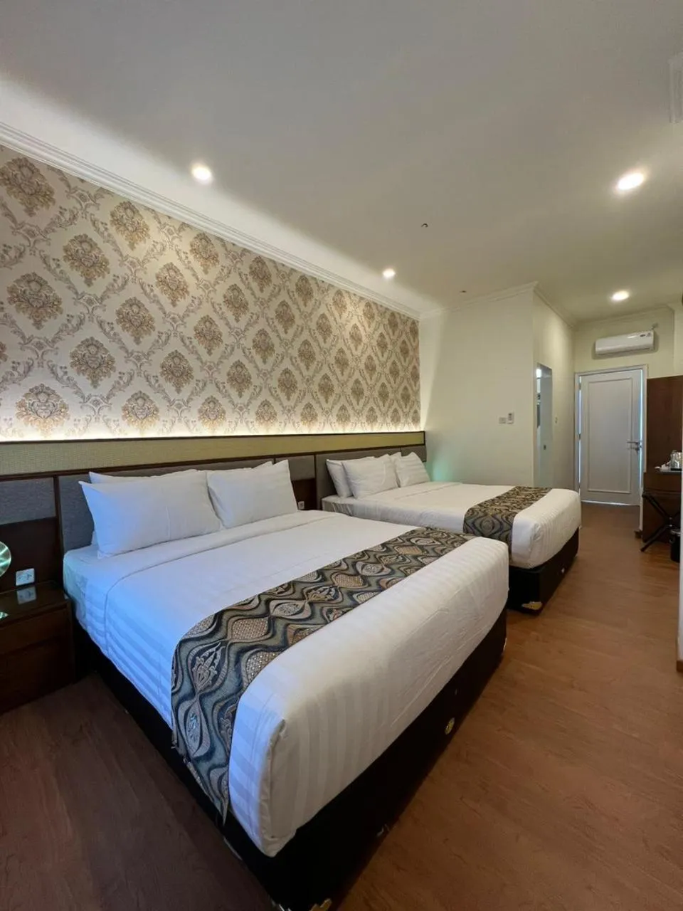 Bedroom, Bed in Hotel Indah Palace Tawangmangu