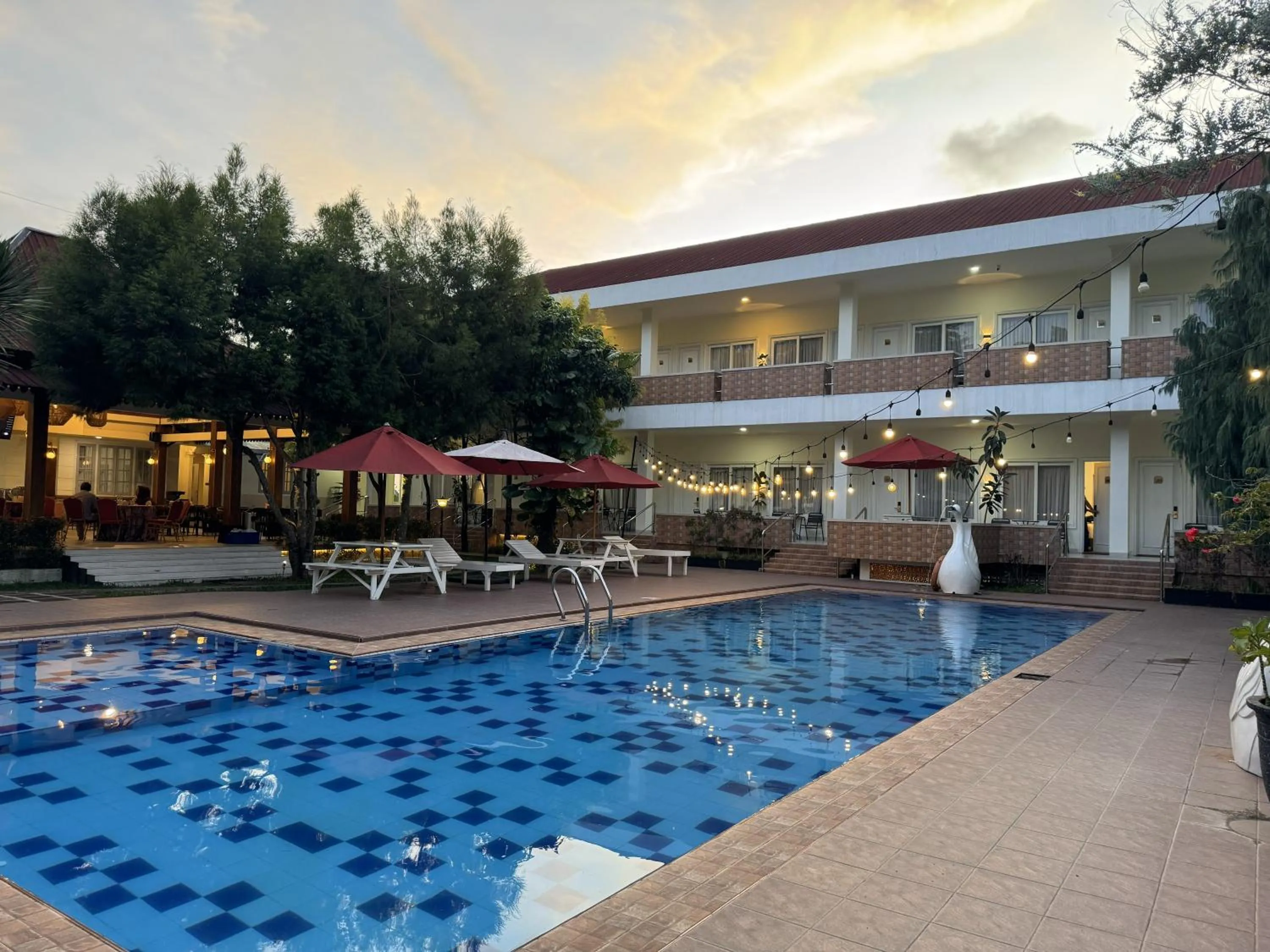 Swimming pool in Hotel Indah Palace Tawangmangu