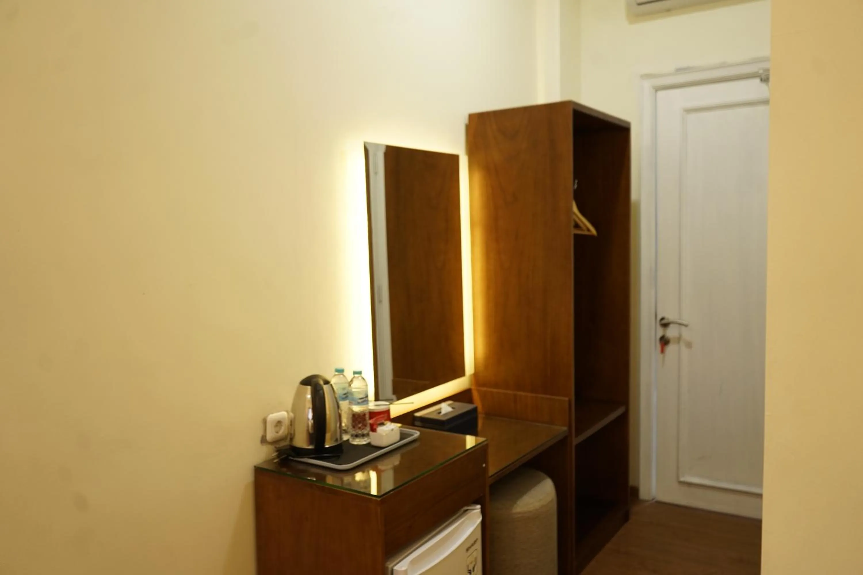 wardrobe in Hotel Indah Palace Tawangmangu