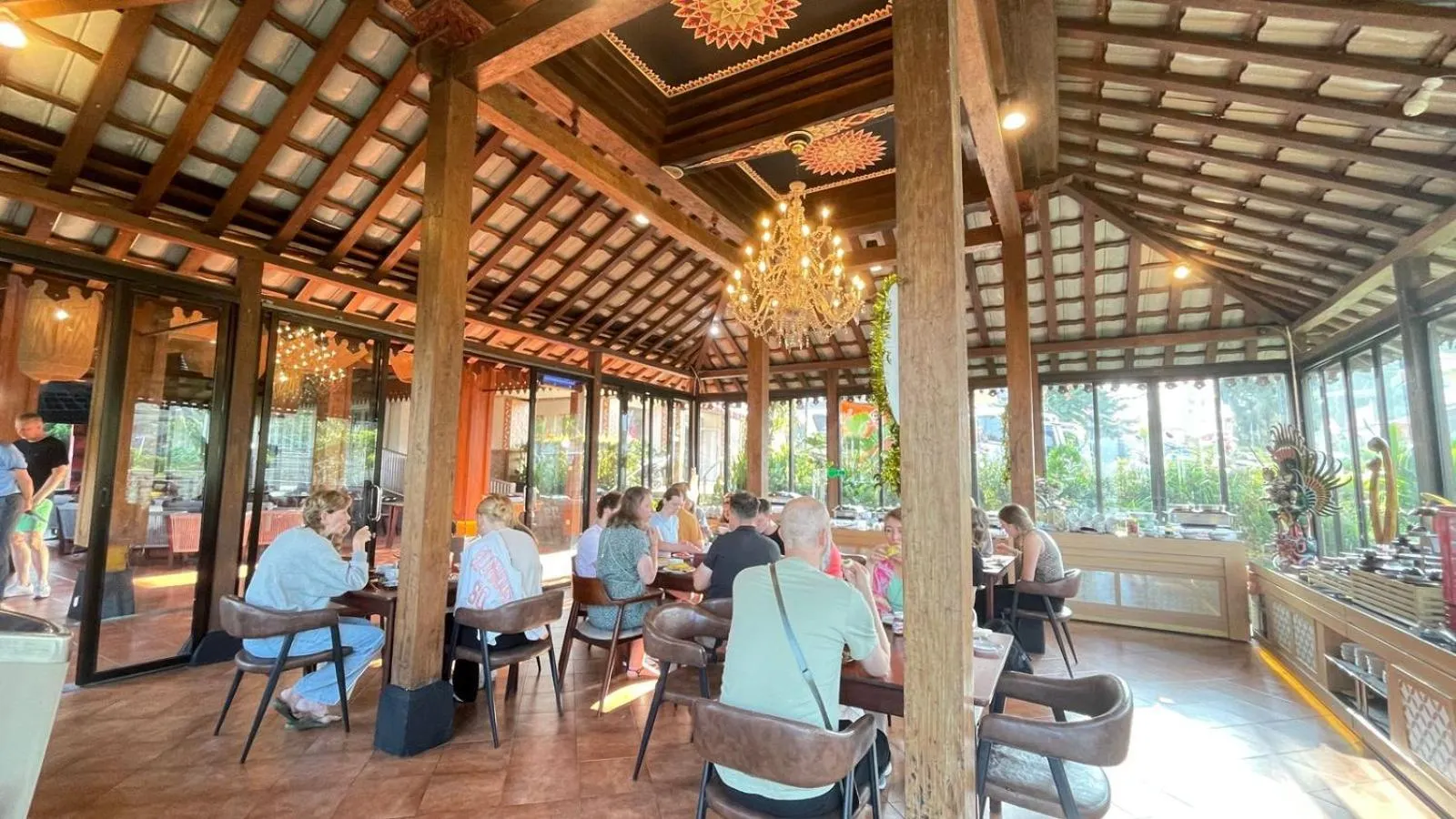 Restaurant/places to eat in Hotel Indah Palace Tawangmangu