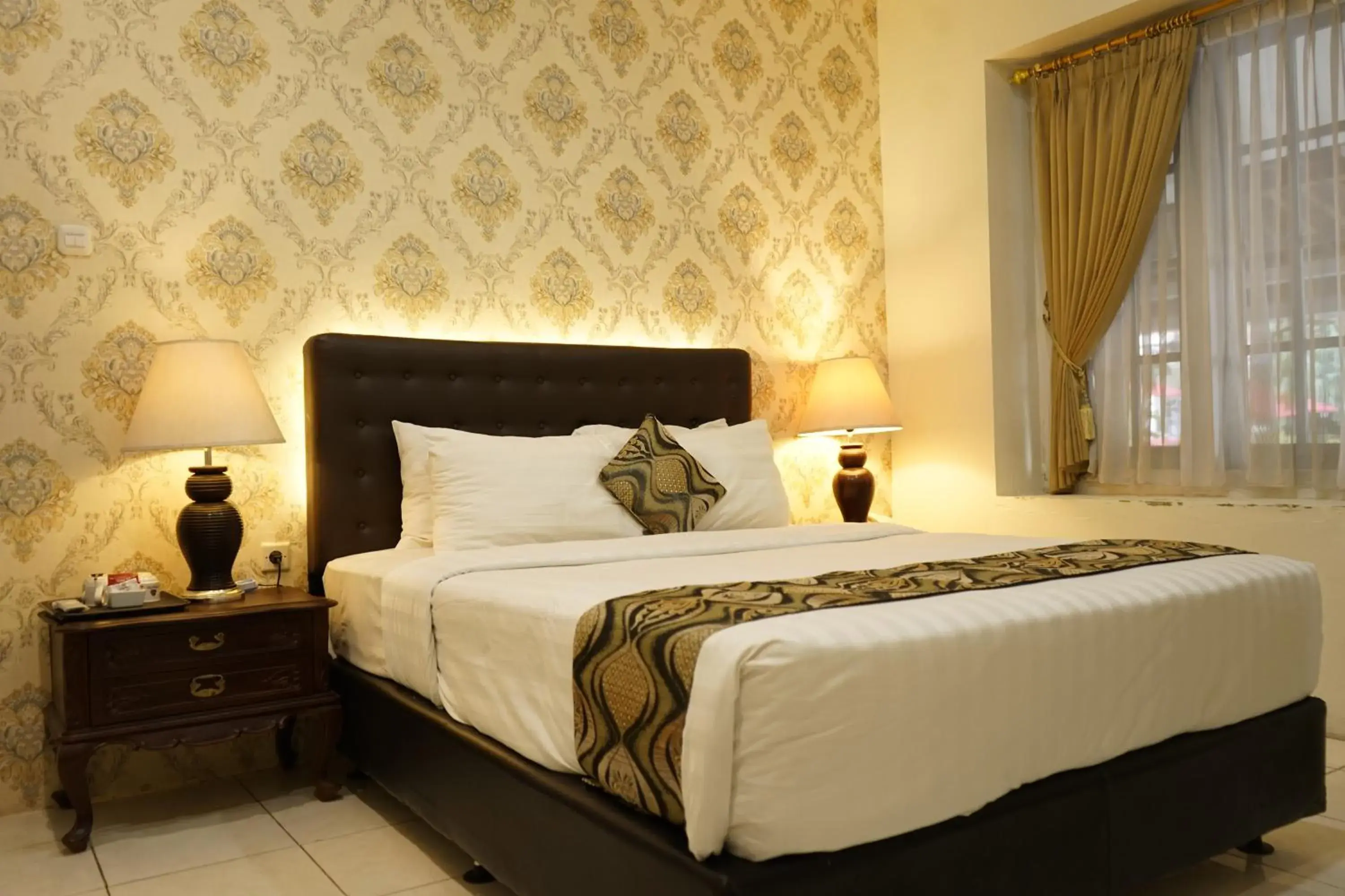 King Room with Pool View in Hotel Indah Palace Tawangmangu King Room with Pool View in Hotel Indah Palace Tawangmangu