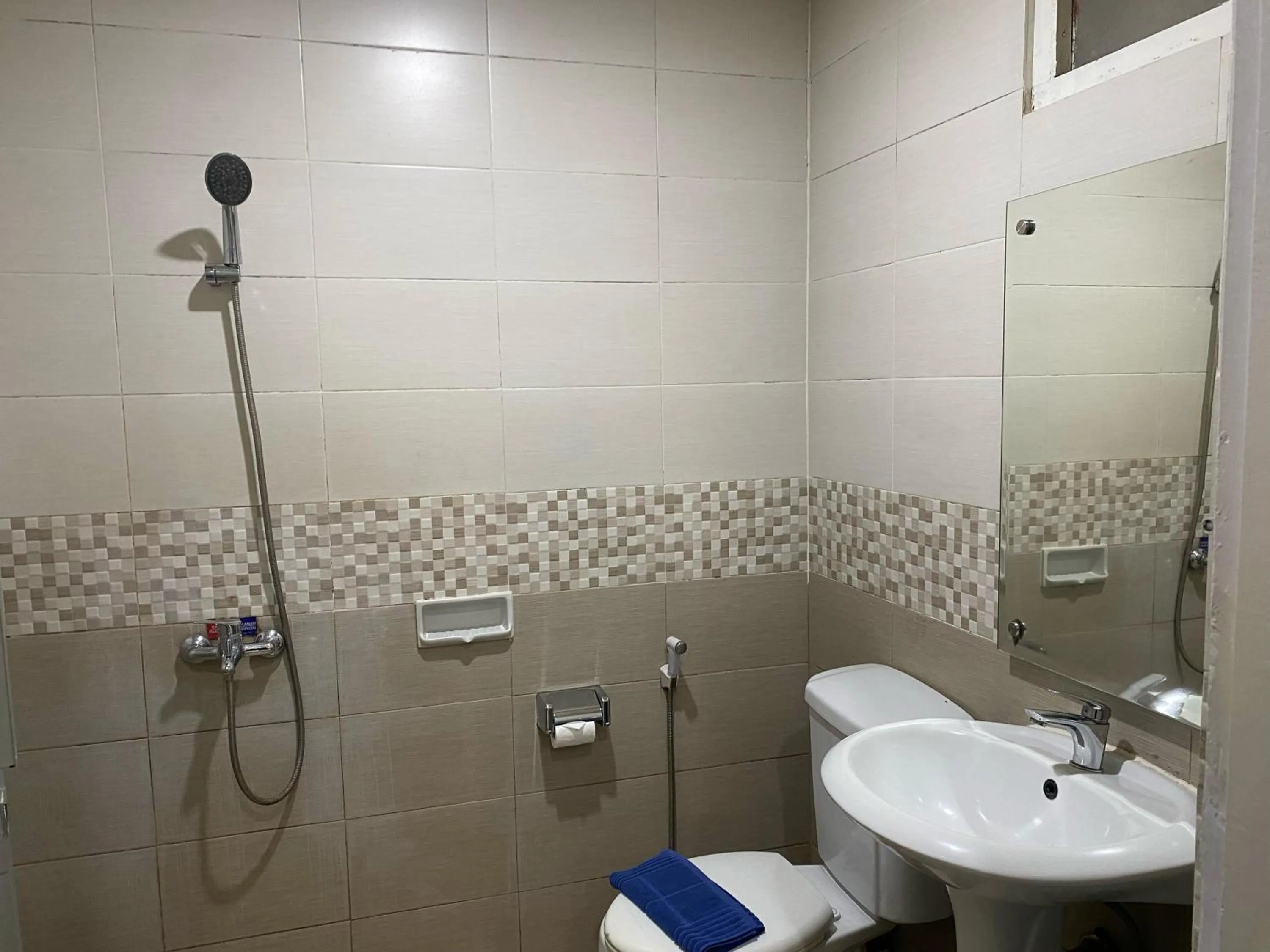 Shower in Hotel Indah Palace Tawangmangu