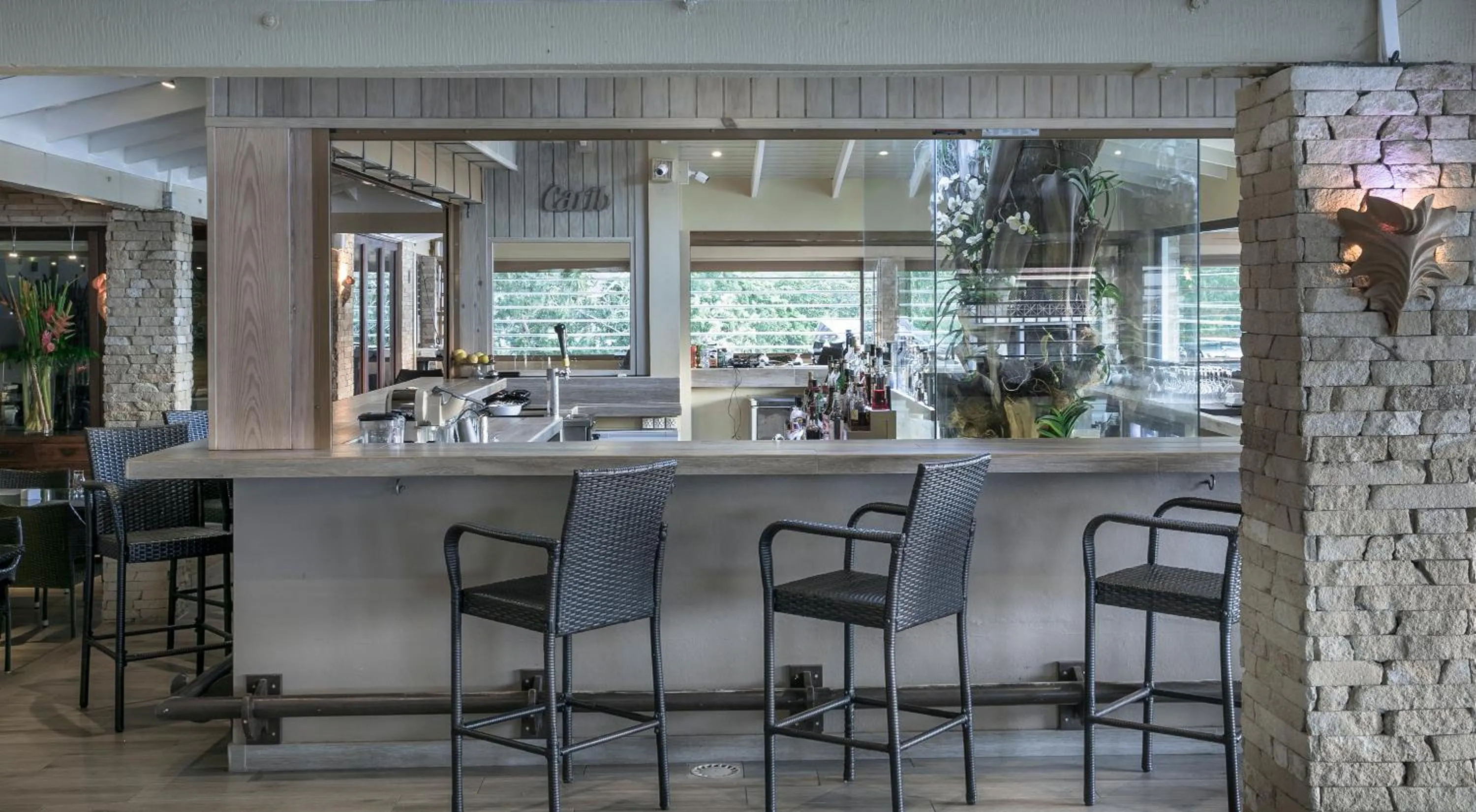 Restaurant/places to eat in Secret Harbour Boutique Hotel and Marina