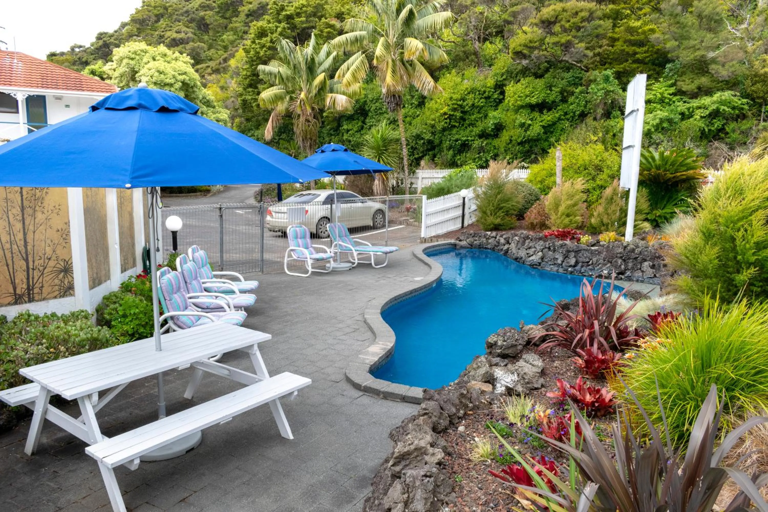 Swimming pool in Marlin Court Motel