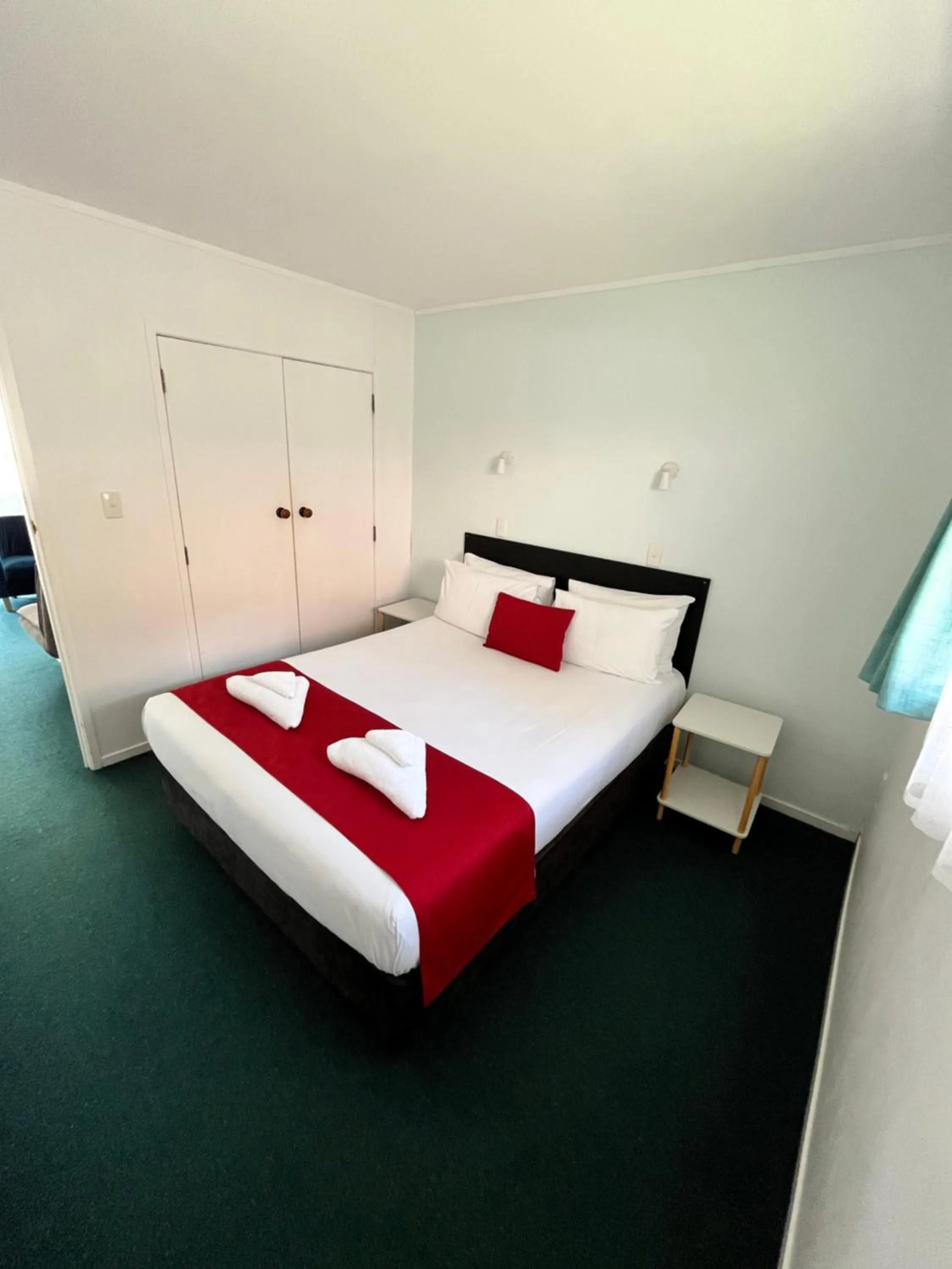 Bed in Marlin Court Motel