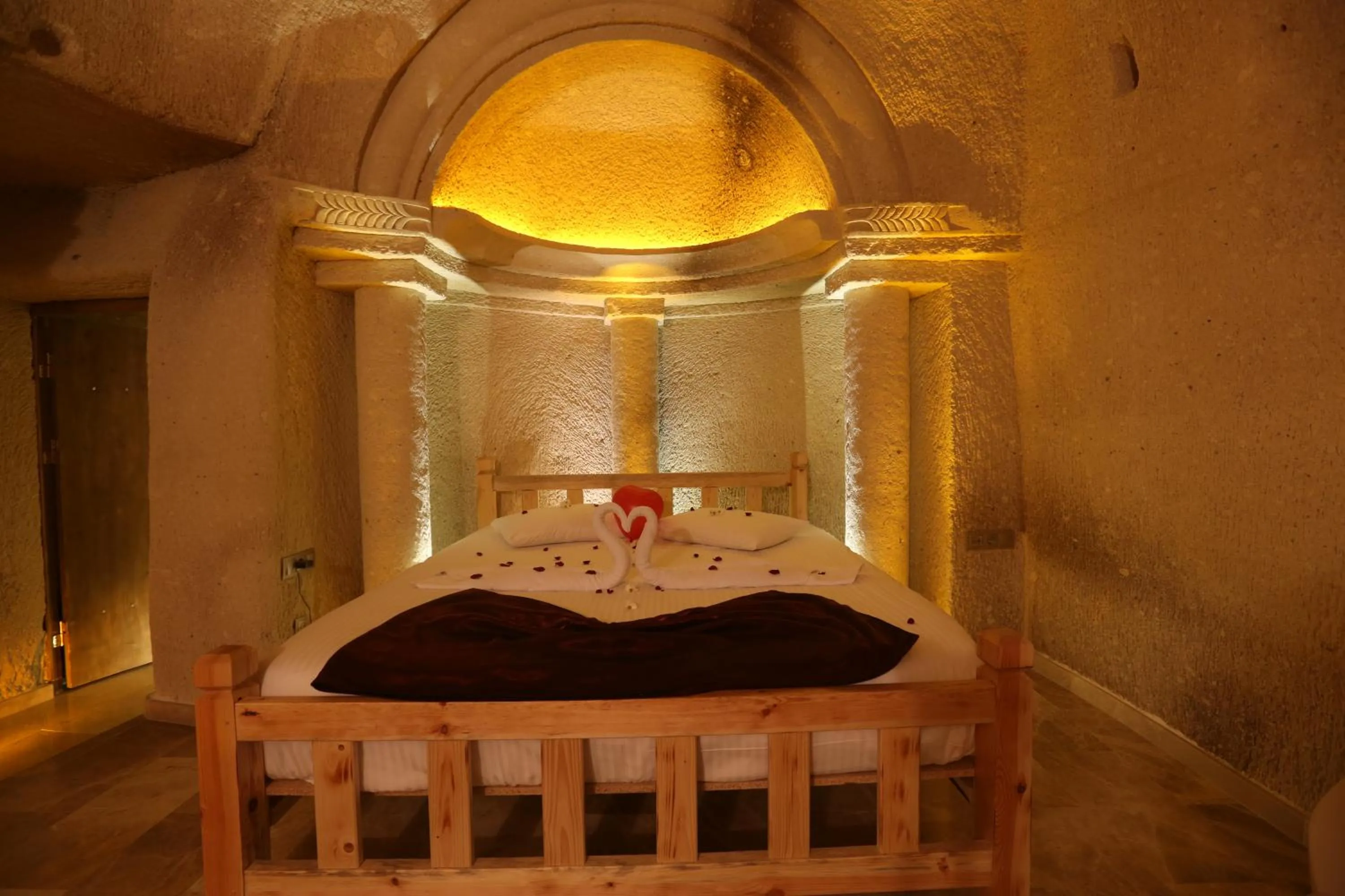 Bed in Abu Hayat Cave Suites
