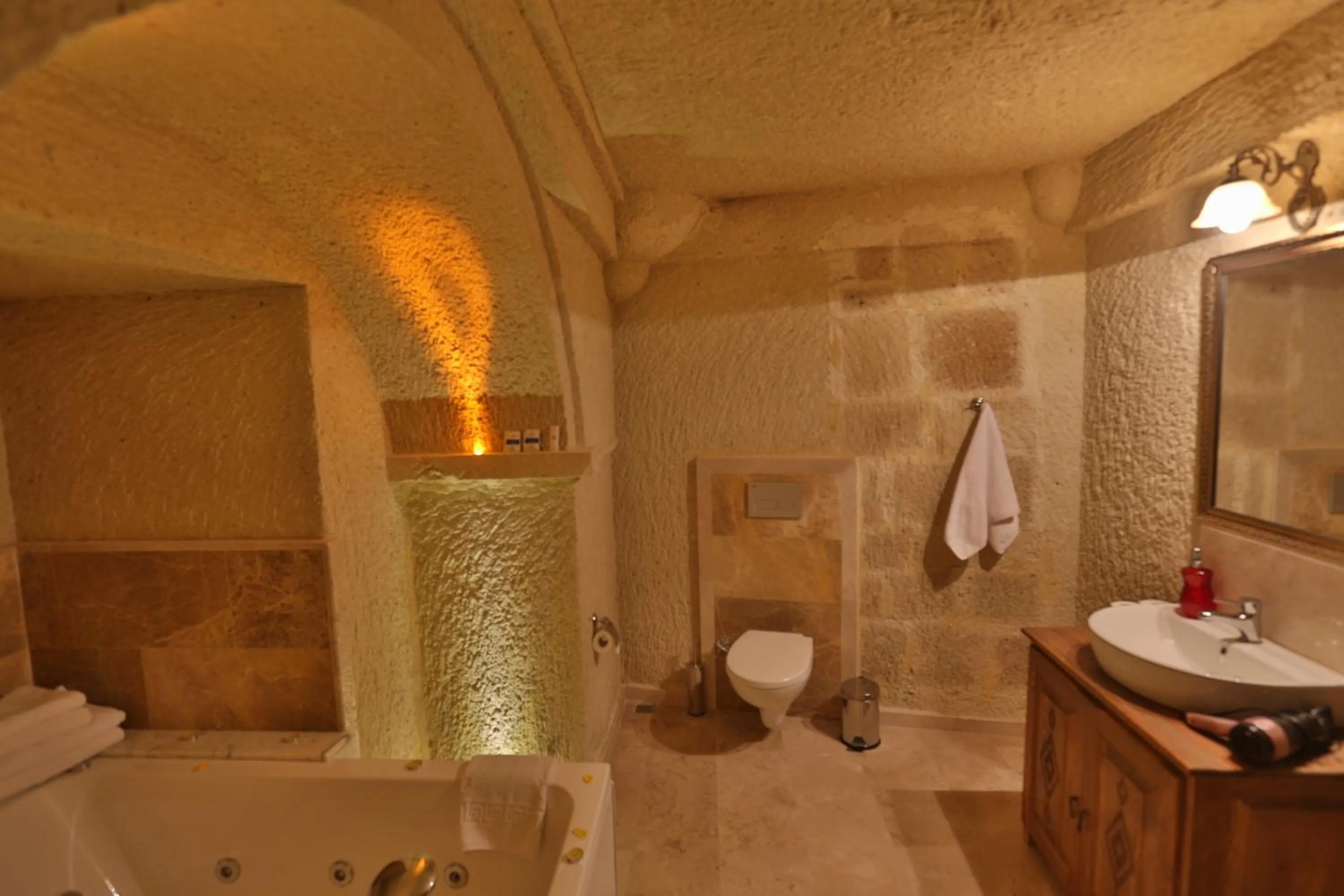 Bathroom in Abu Hayat Cave Suites