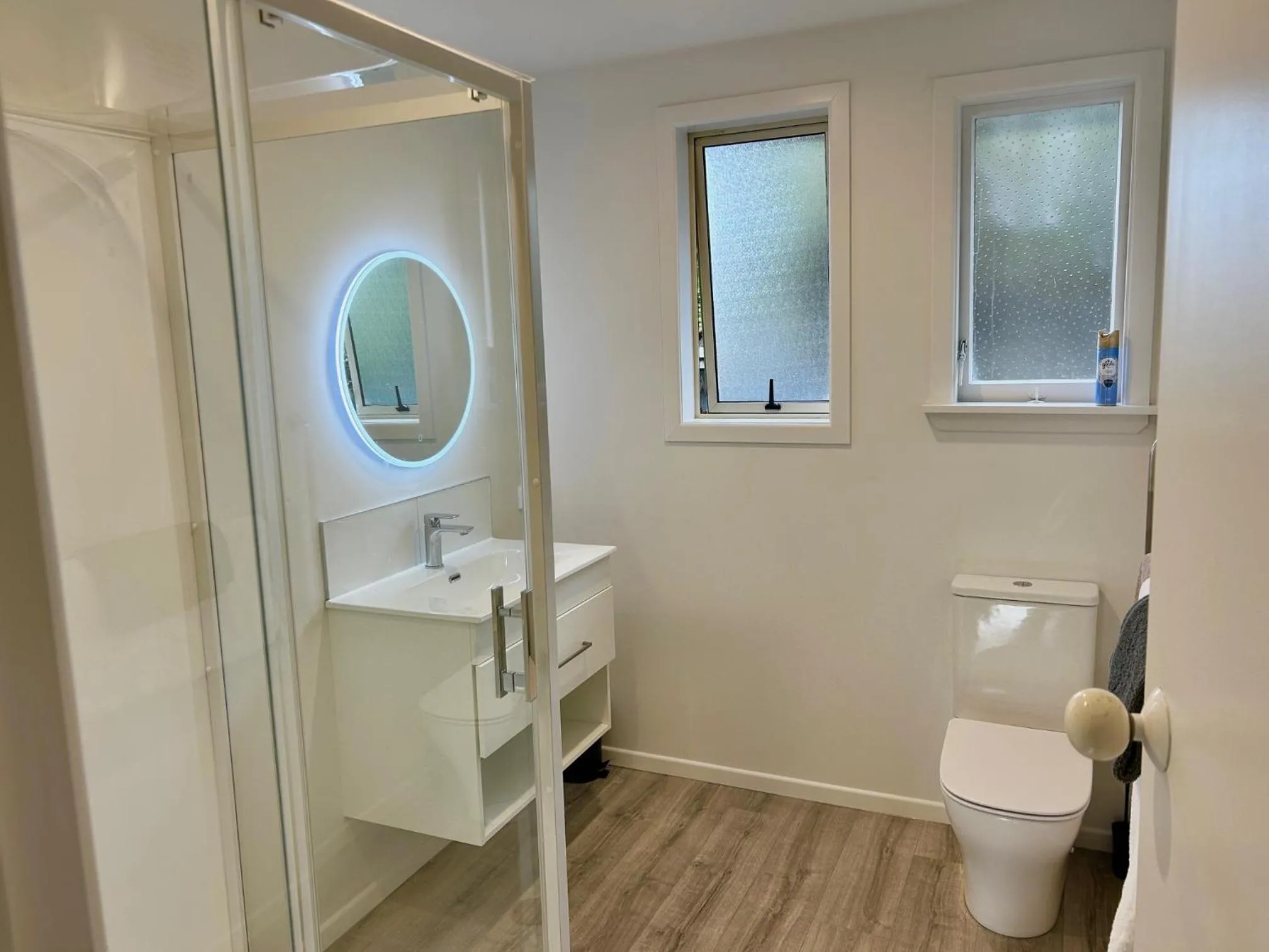 Bathroom in Casino Court Motor Lodge