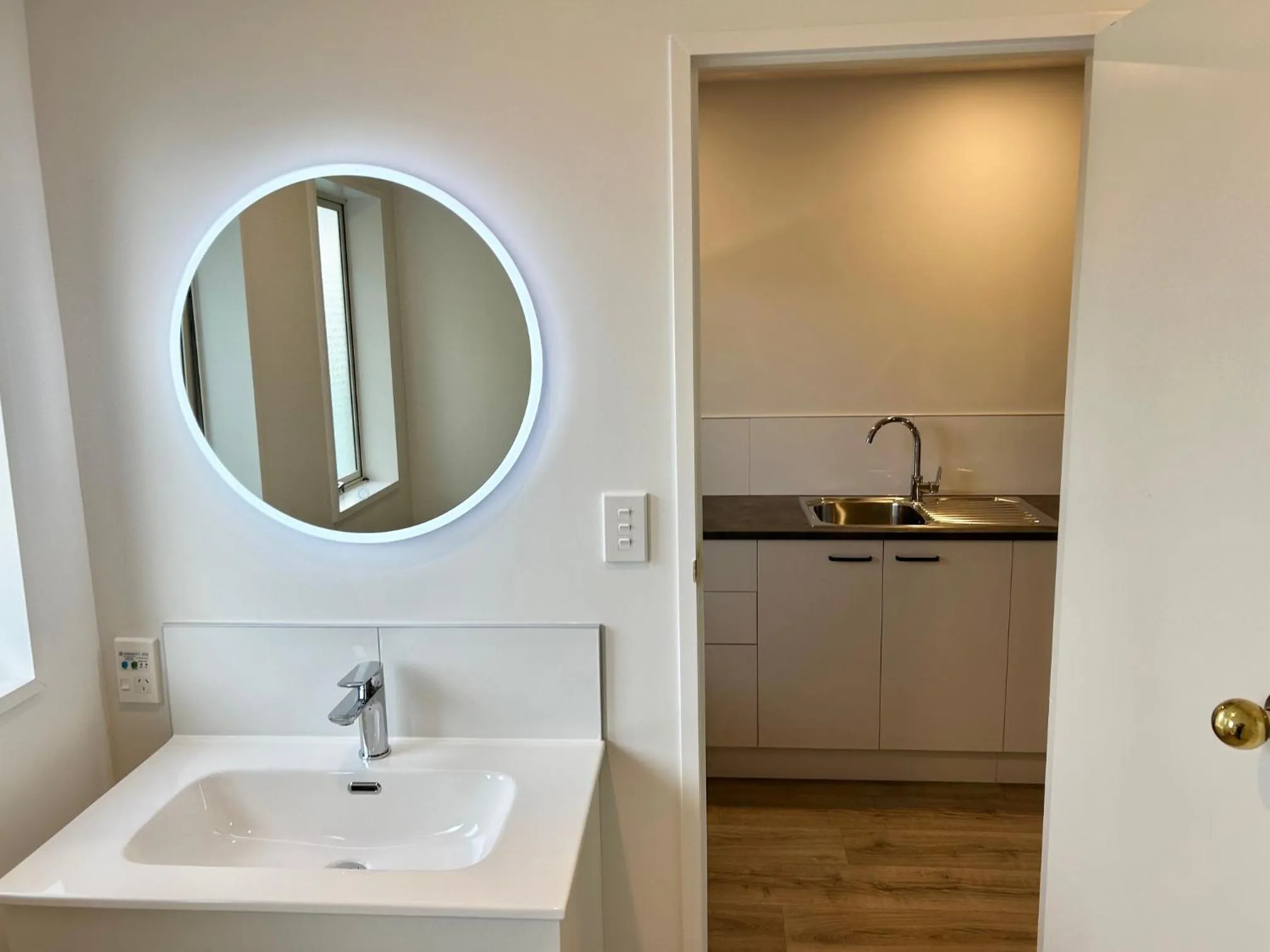 Bathroom in Casino Court Motor Lodge