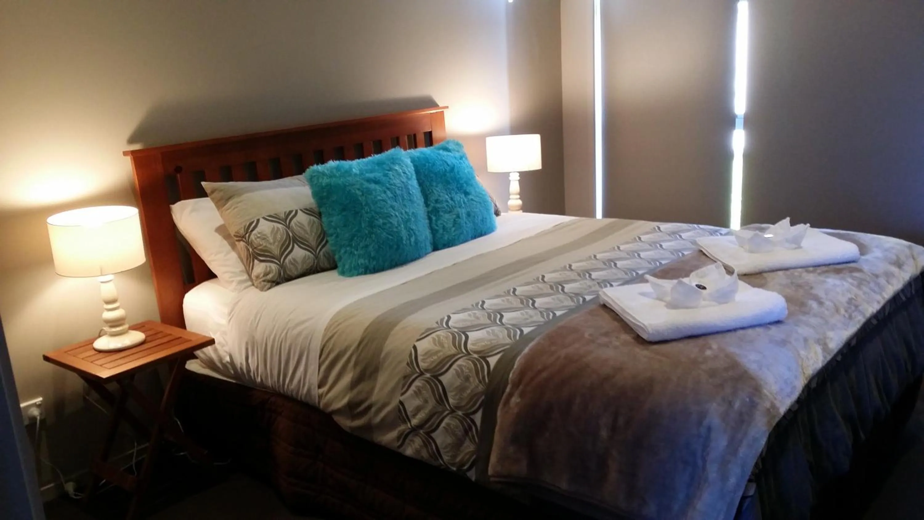 Three-Bedroom Family Suite - Water Front  in Sovereign Pier On The Waterways