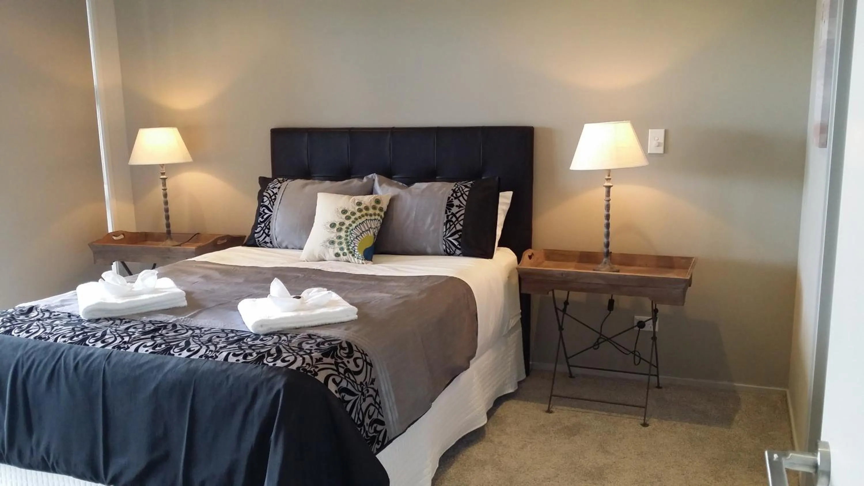 One-Bedroom Suite - Water Front in Sovereign Pier On The Waterways