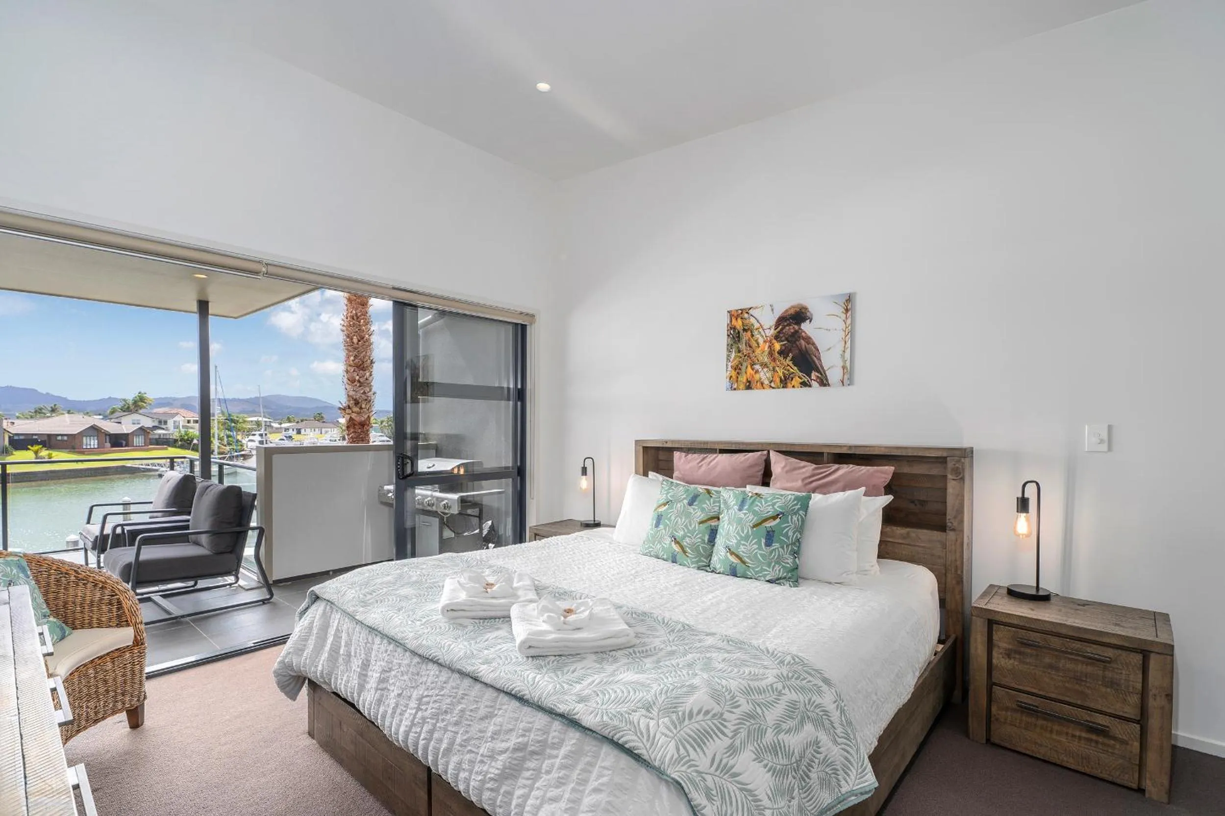 Bed in Sovereign Pier On The Waterways