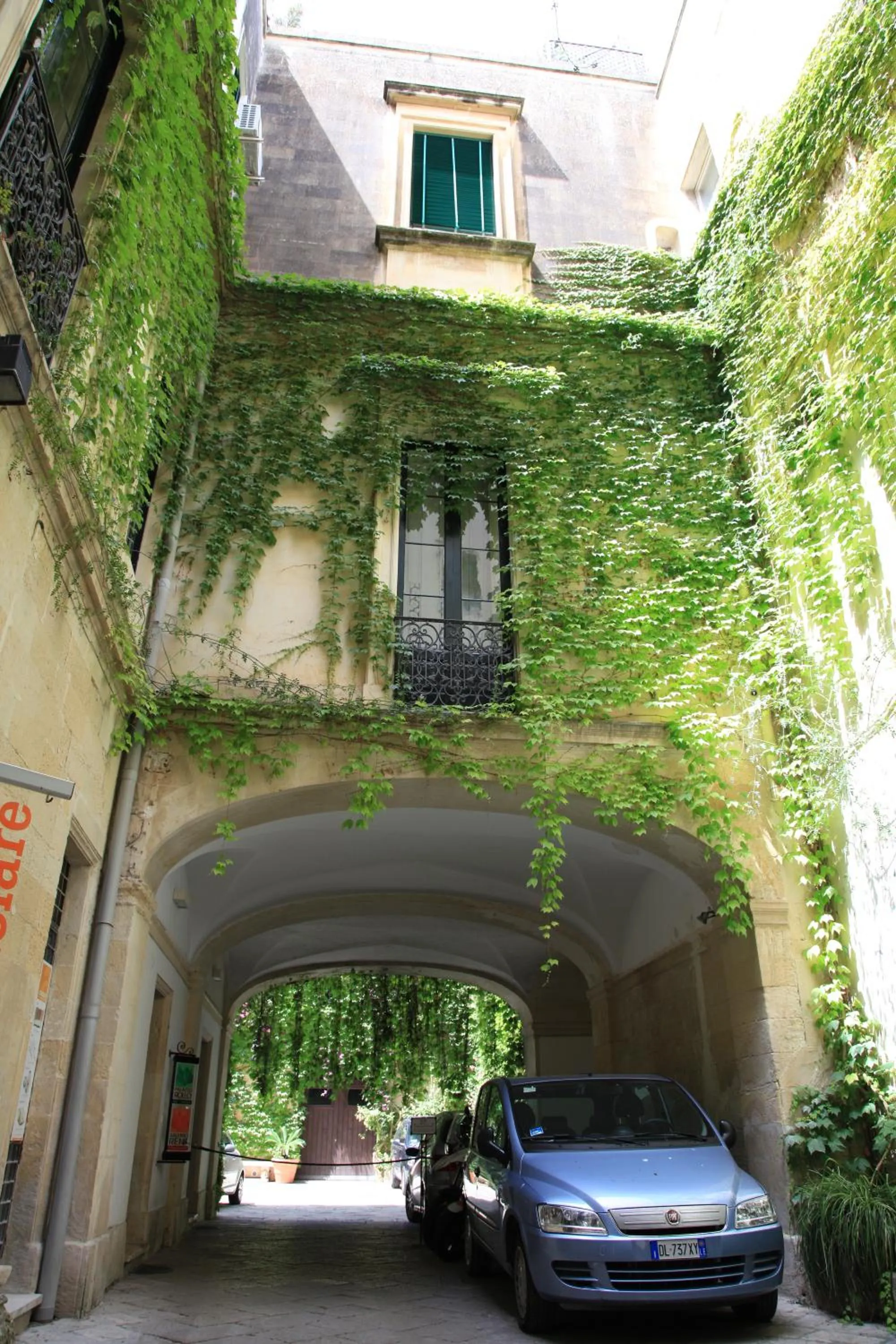 Facade/entrance in Palazzo Rollo