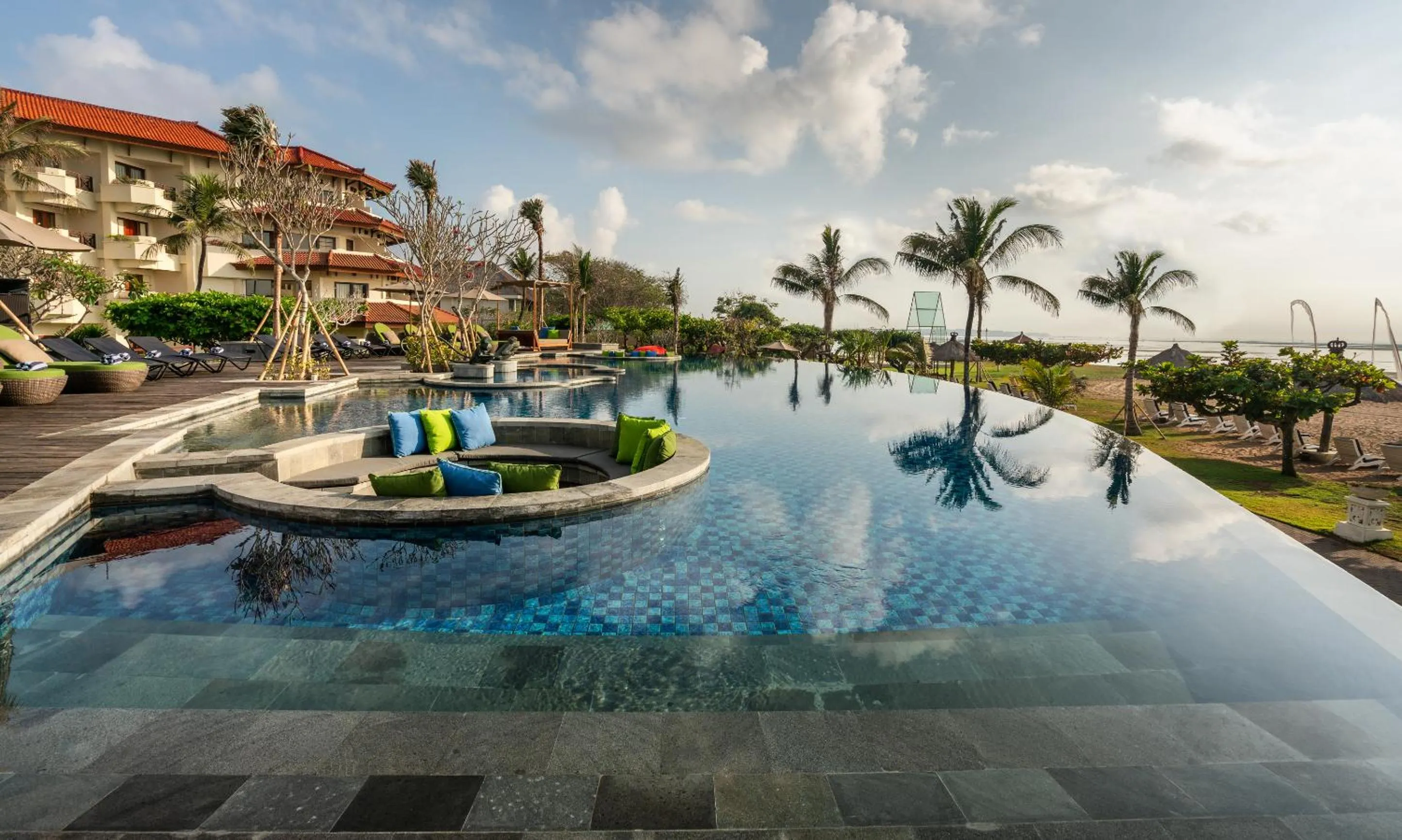 Swimming pool in Grand Mirage Resort & Thalasso Bali
