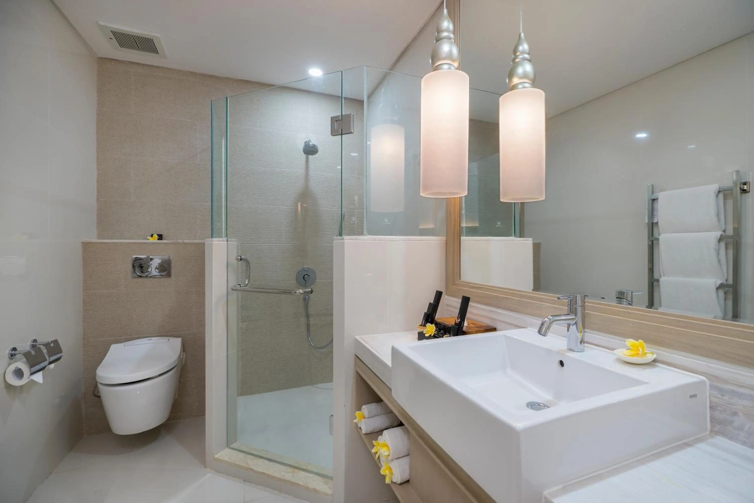 Toilet in Grand Mirage Resort & Thalasso Bali