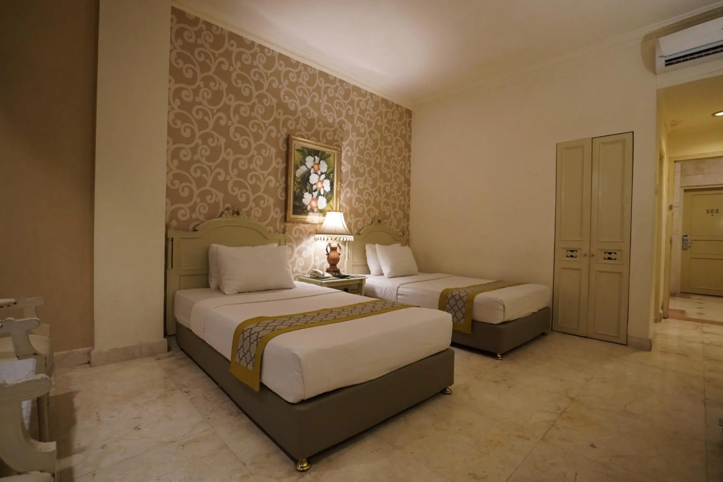 Twin Room in Hotel Indah Palace Solo Twin Room in Hotel Indah Palace Solo