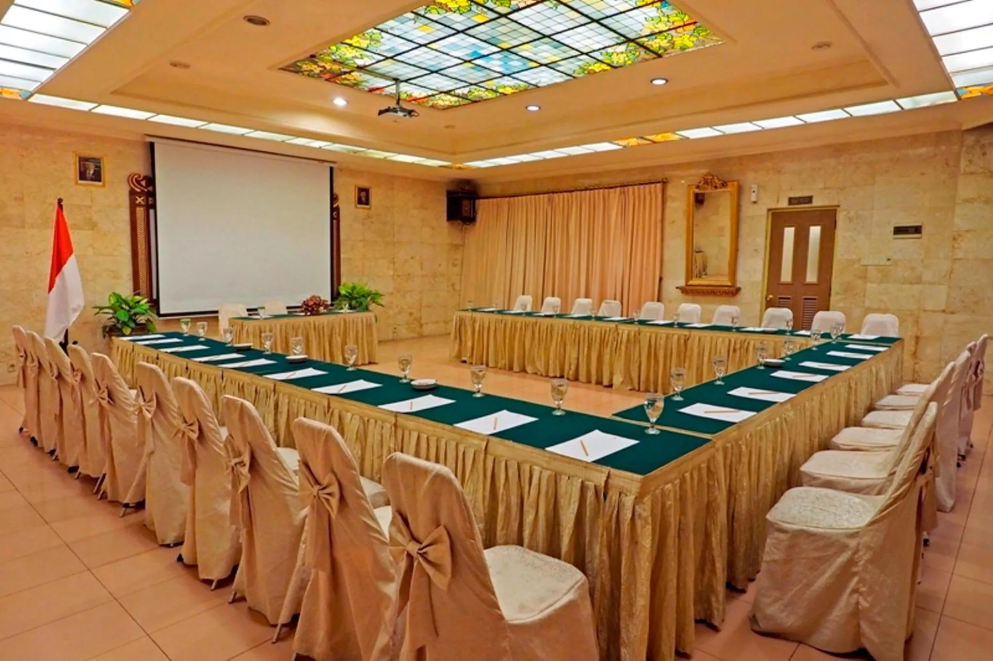 Meeting/conference room in Hotel Indah Palace Solo