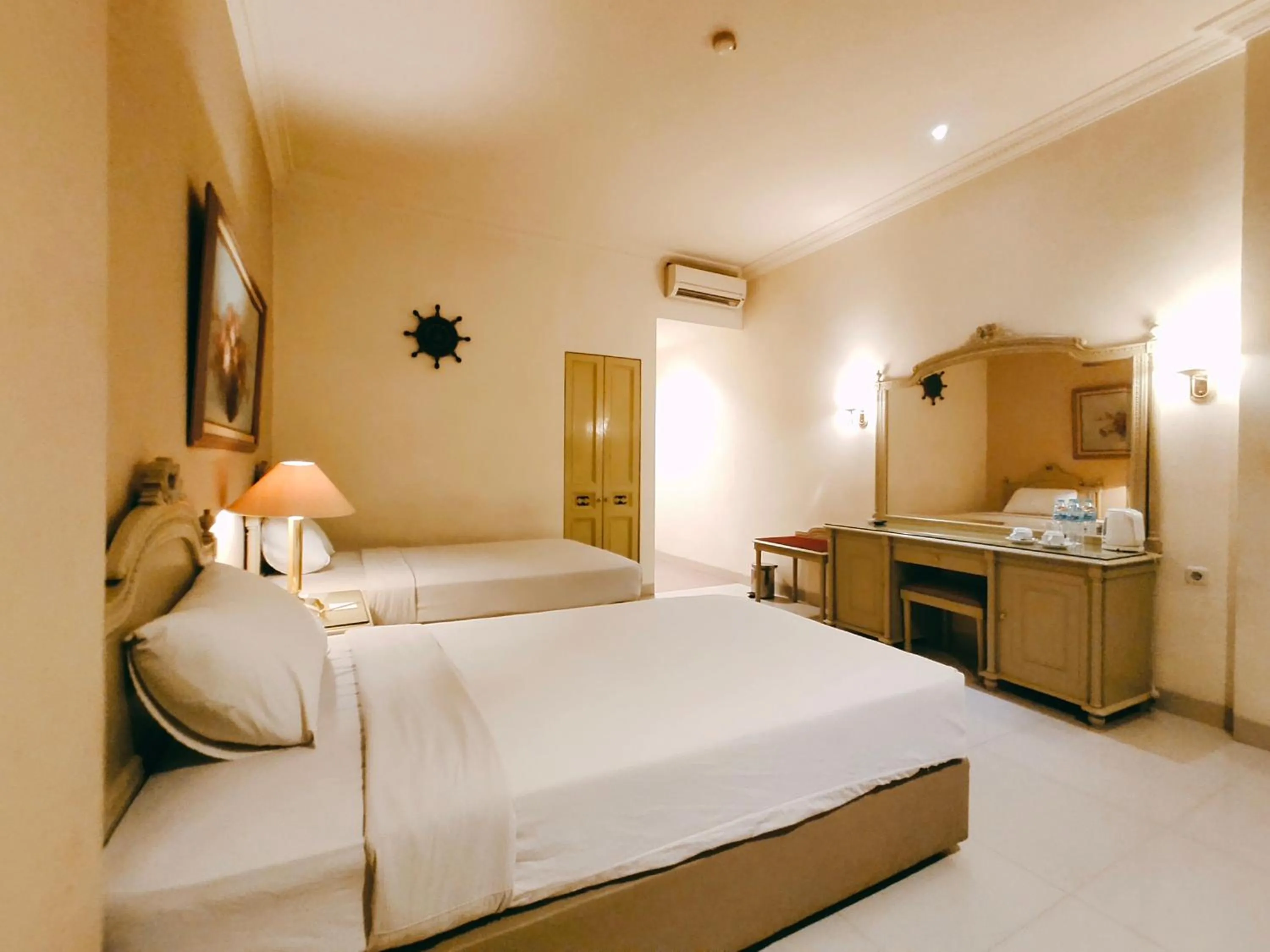 Bedroom, Bed in Hotel Indah Palace Solo