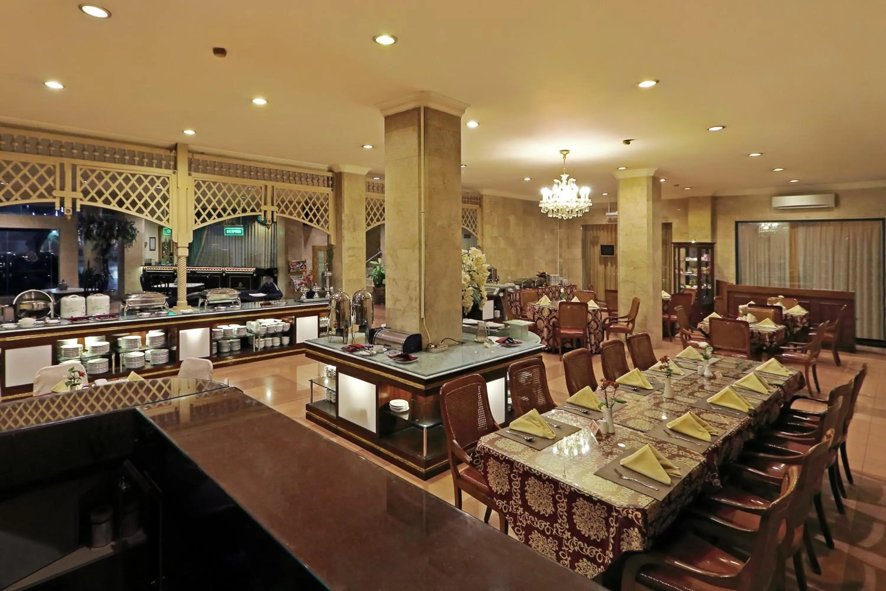 Restaurant/places to eat in Hotel Indah Palace Solo