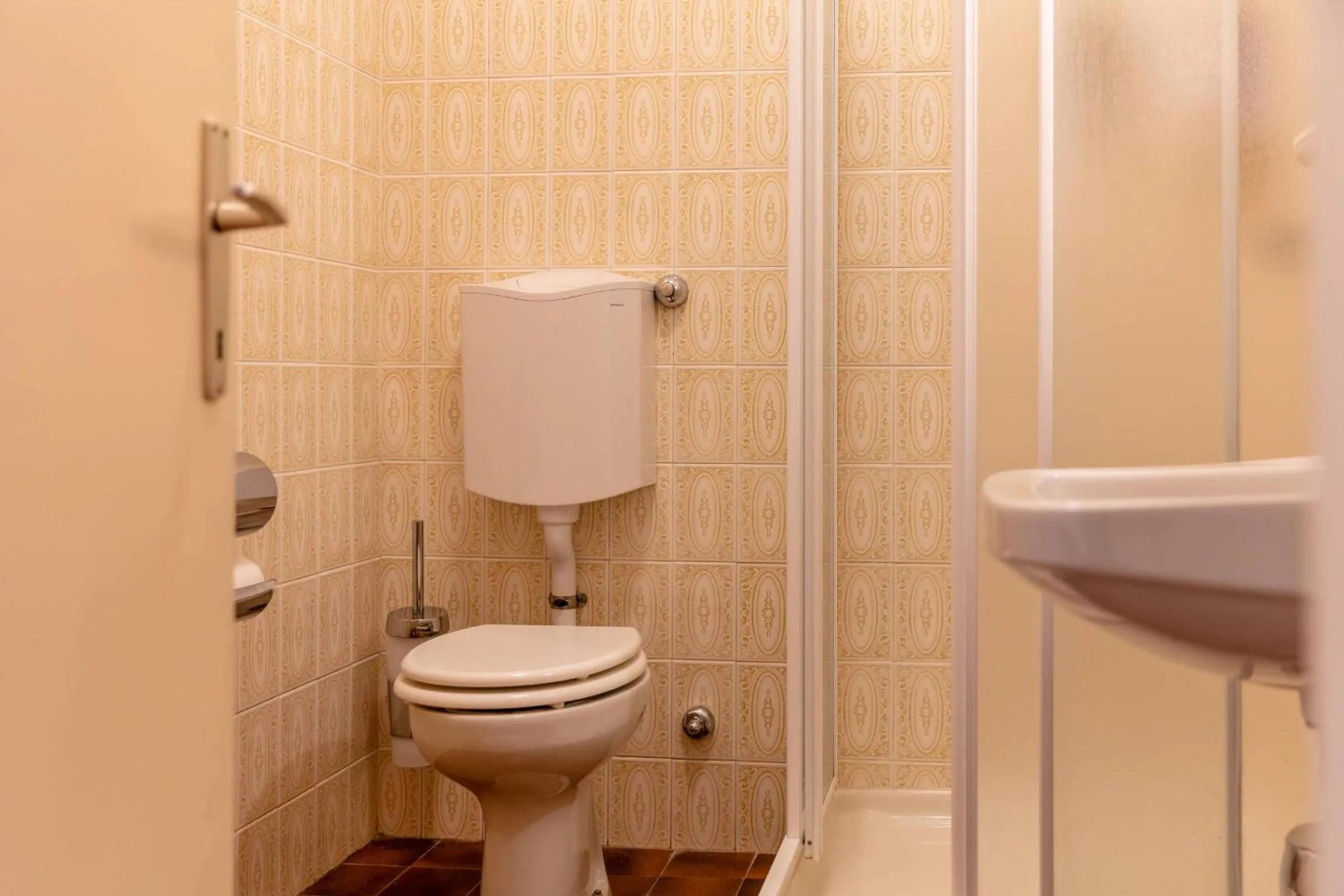 Toilet in Hotel Lory - Molveno - Dolomiti