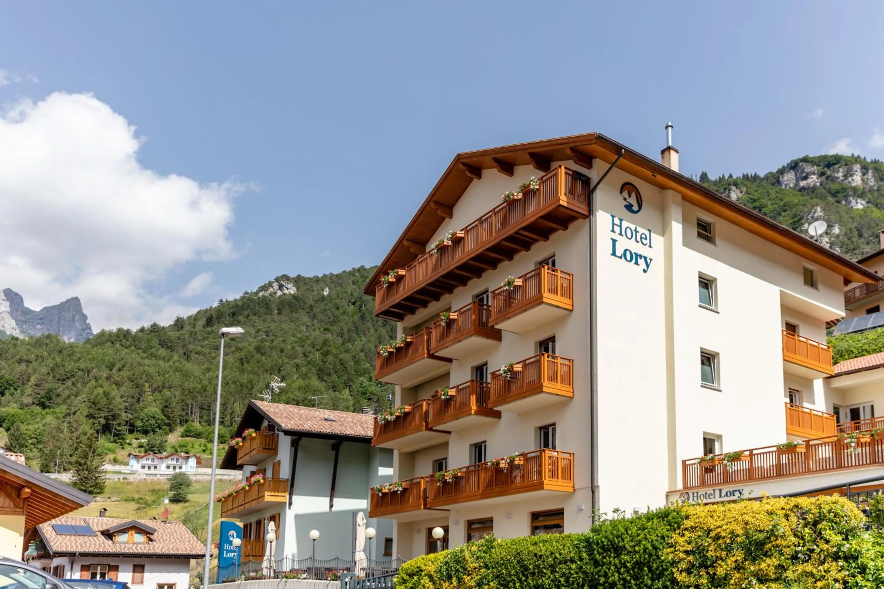 Property building in Hotel Lory - Molveno - Dolomiti