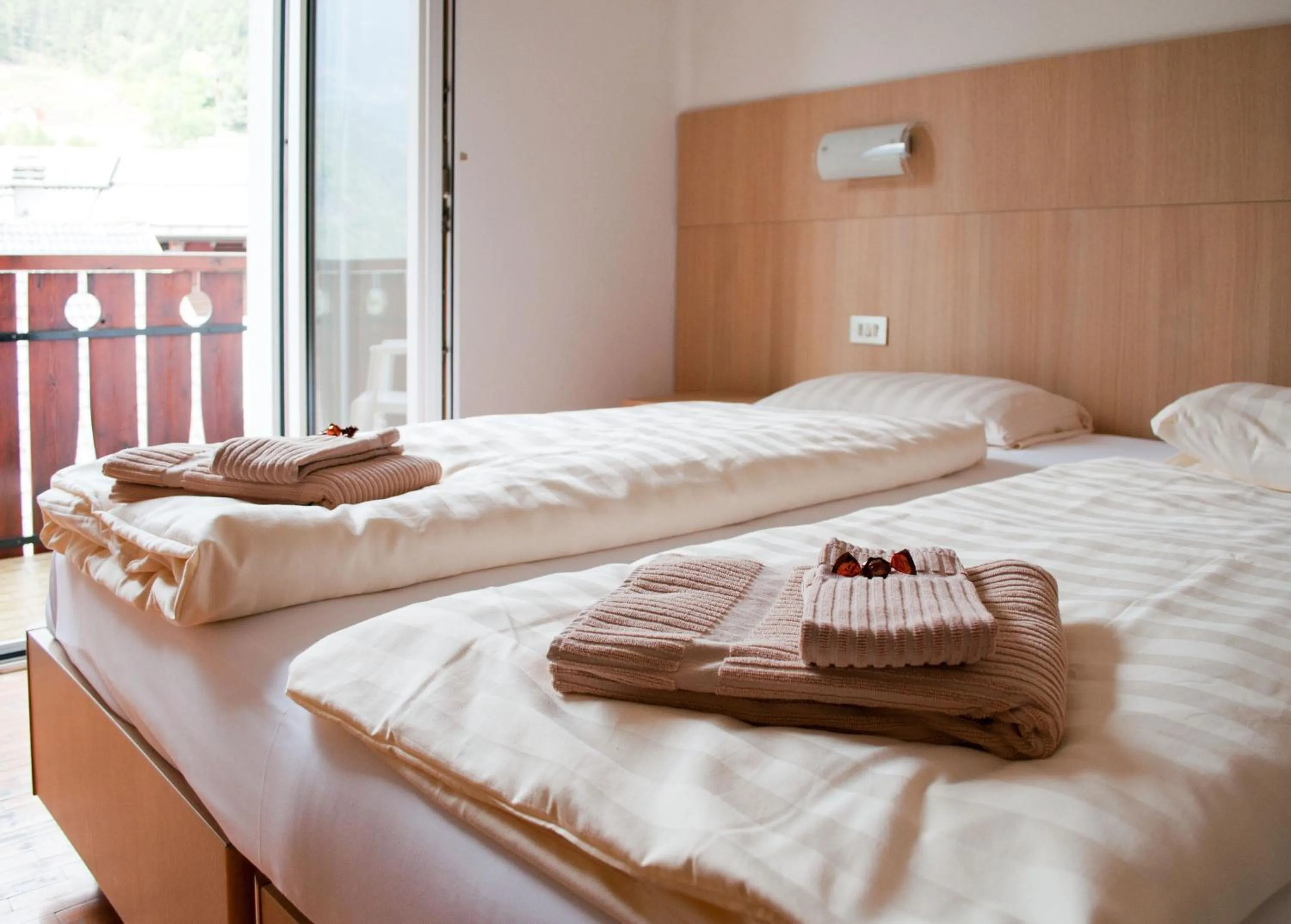 Bedroom, Bed in Hotel Lory - Molveno - Dolomiti