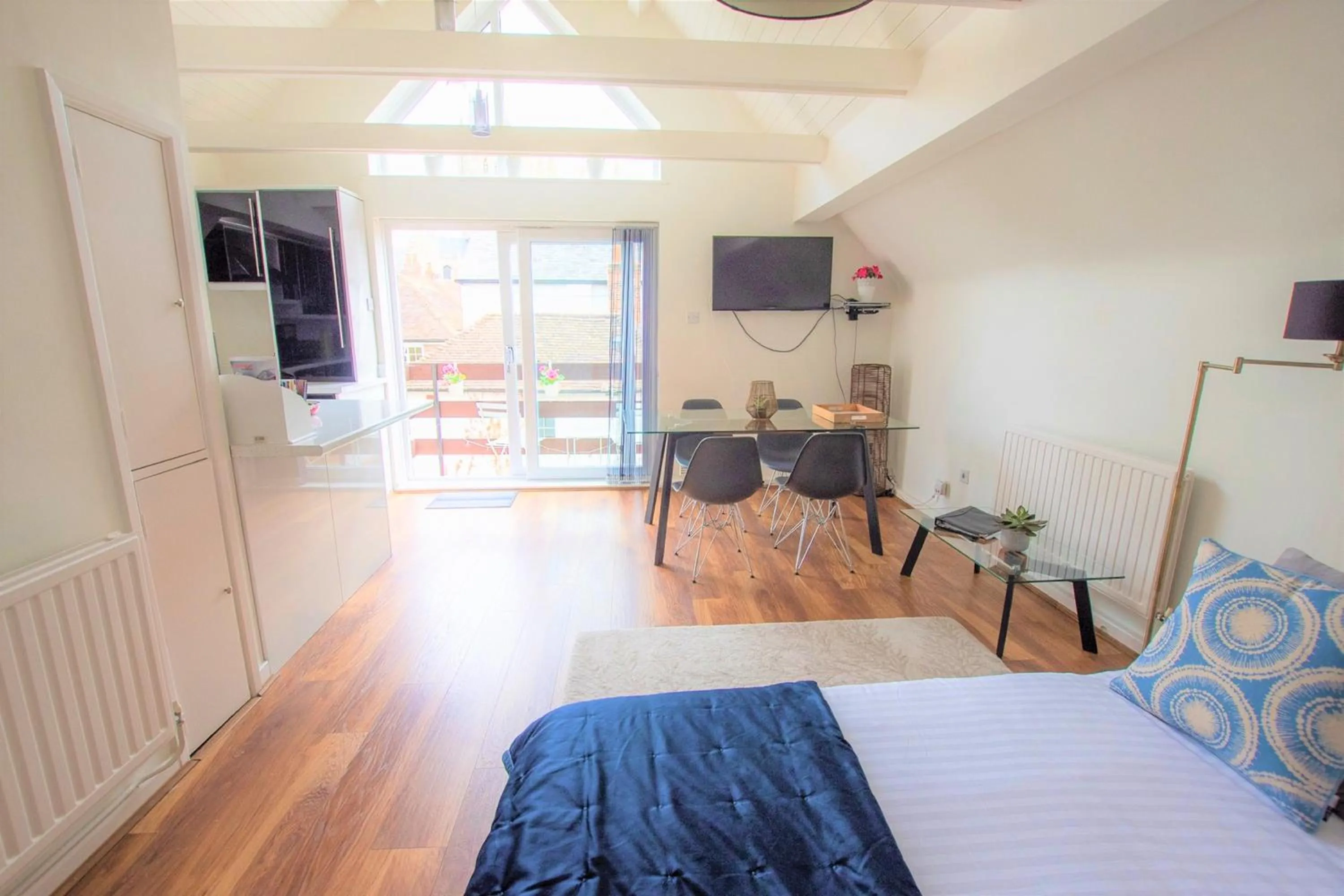 Living room, Bed in The Penthouse Canterbury - Cathedral View