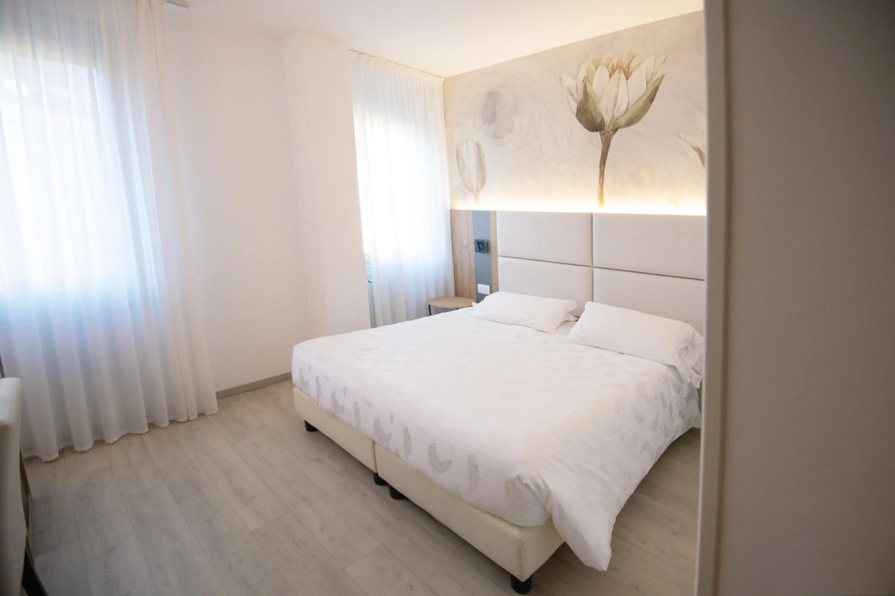 Bedroom, Bed in Hotel Everest