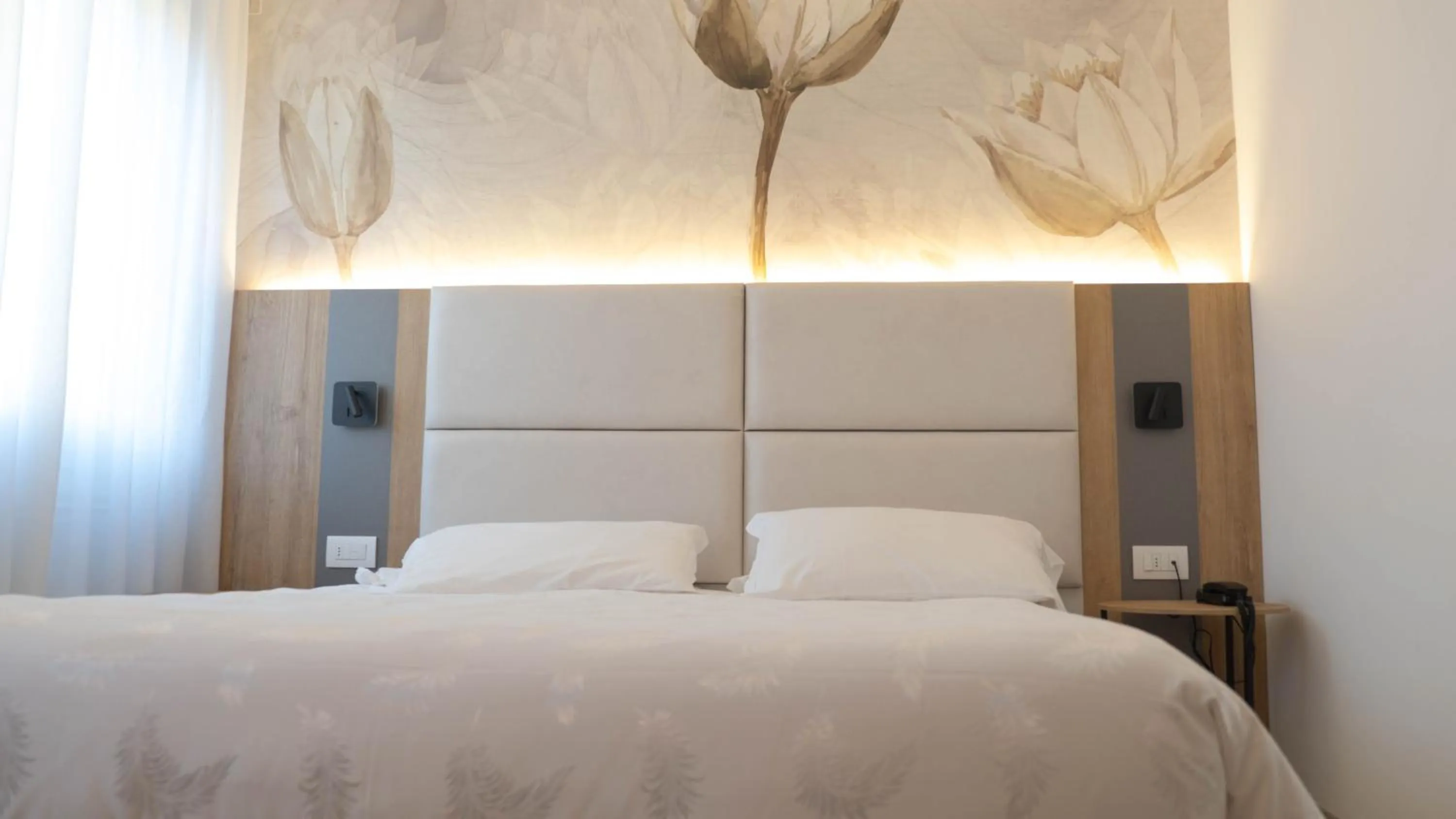 Bedroom, Bed in Hotel Everest