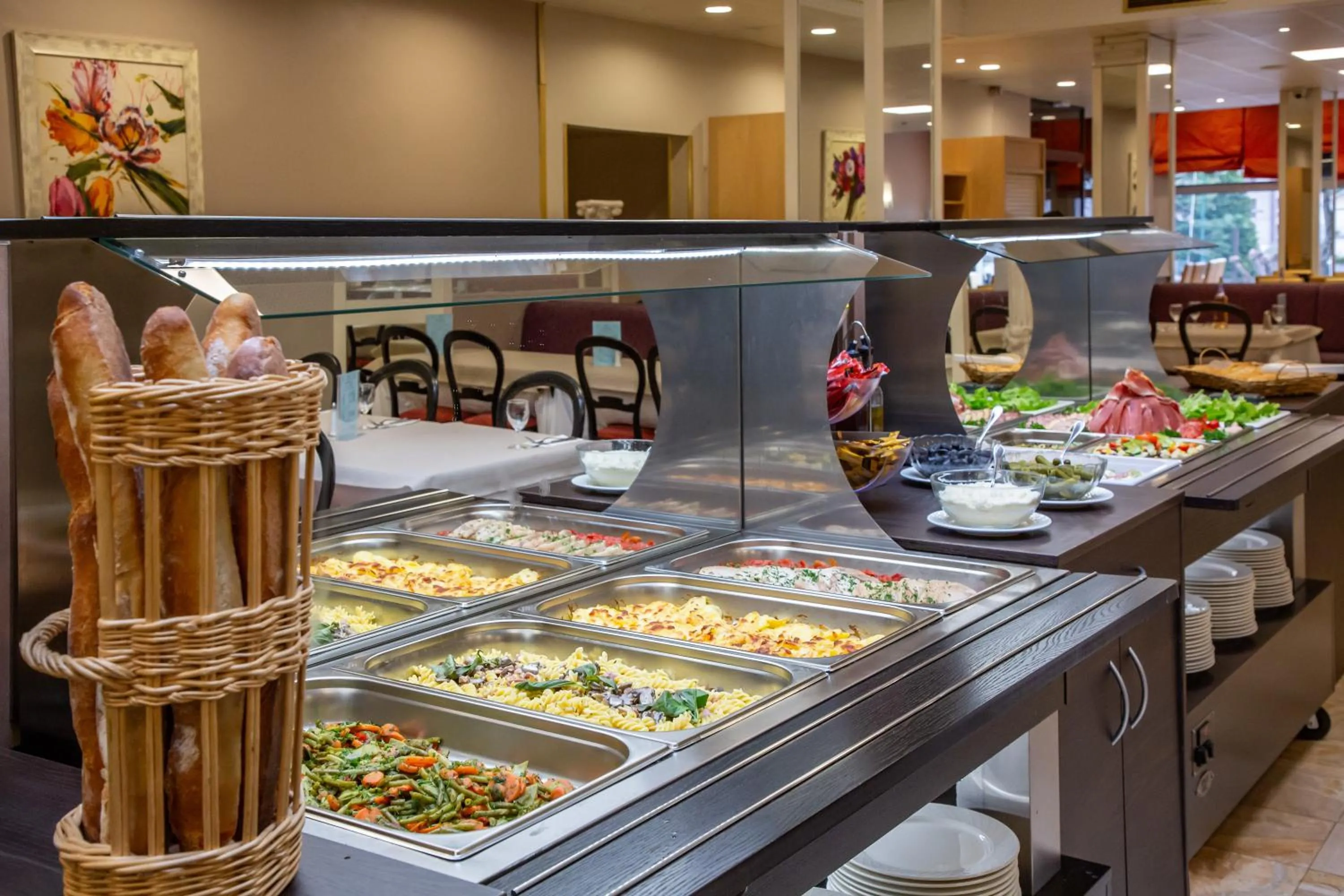 Restaurant/places to eat in Hôtel Miramont