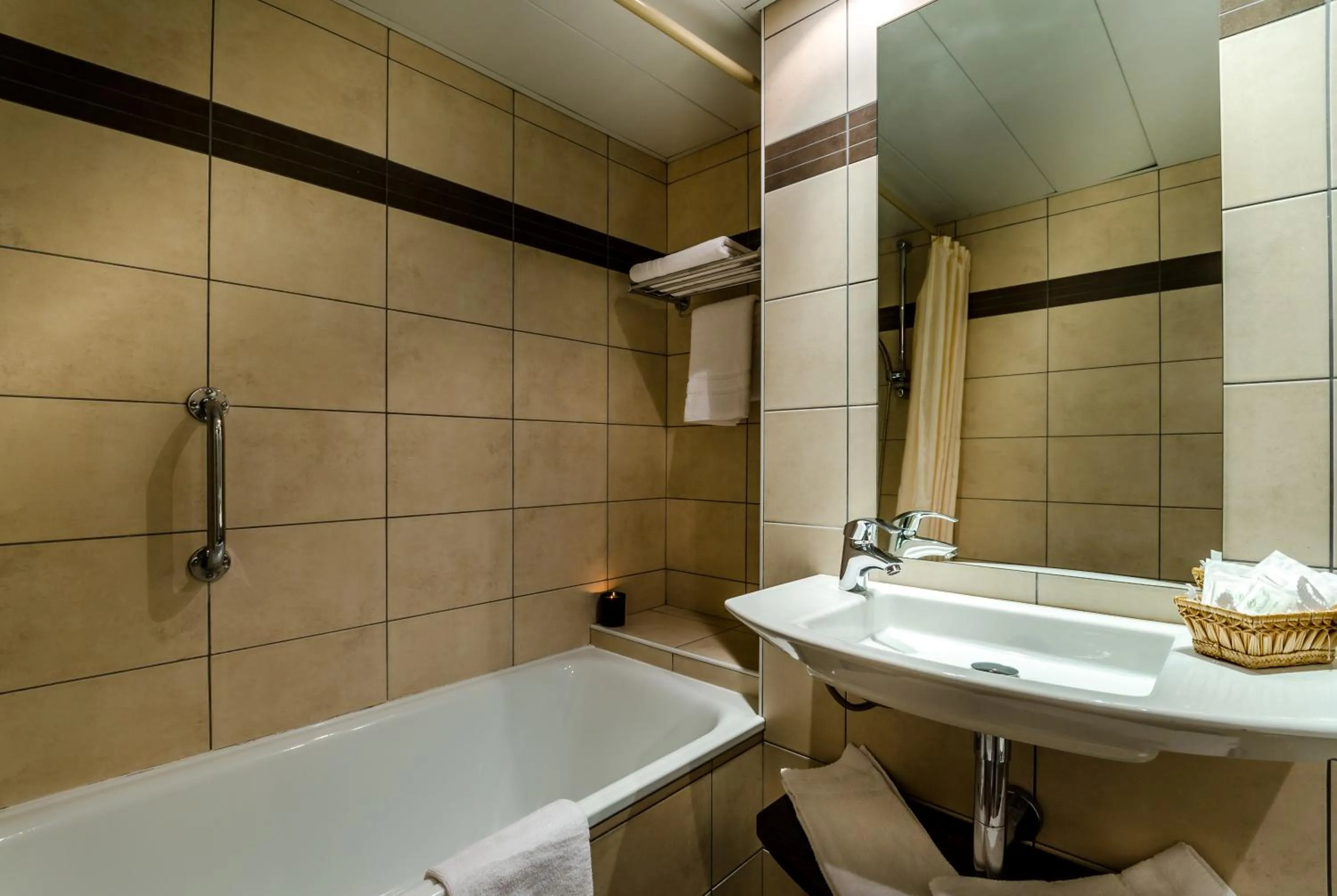 Bathroom in Hôtel Miramont