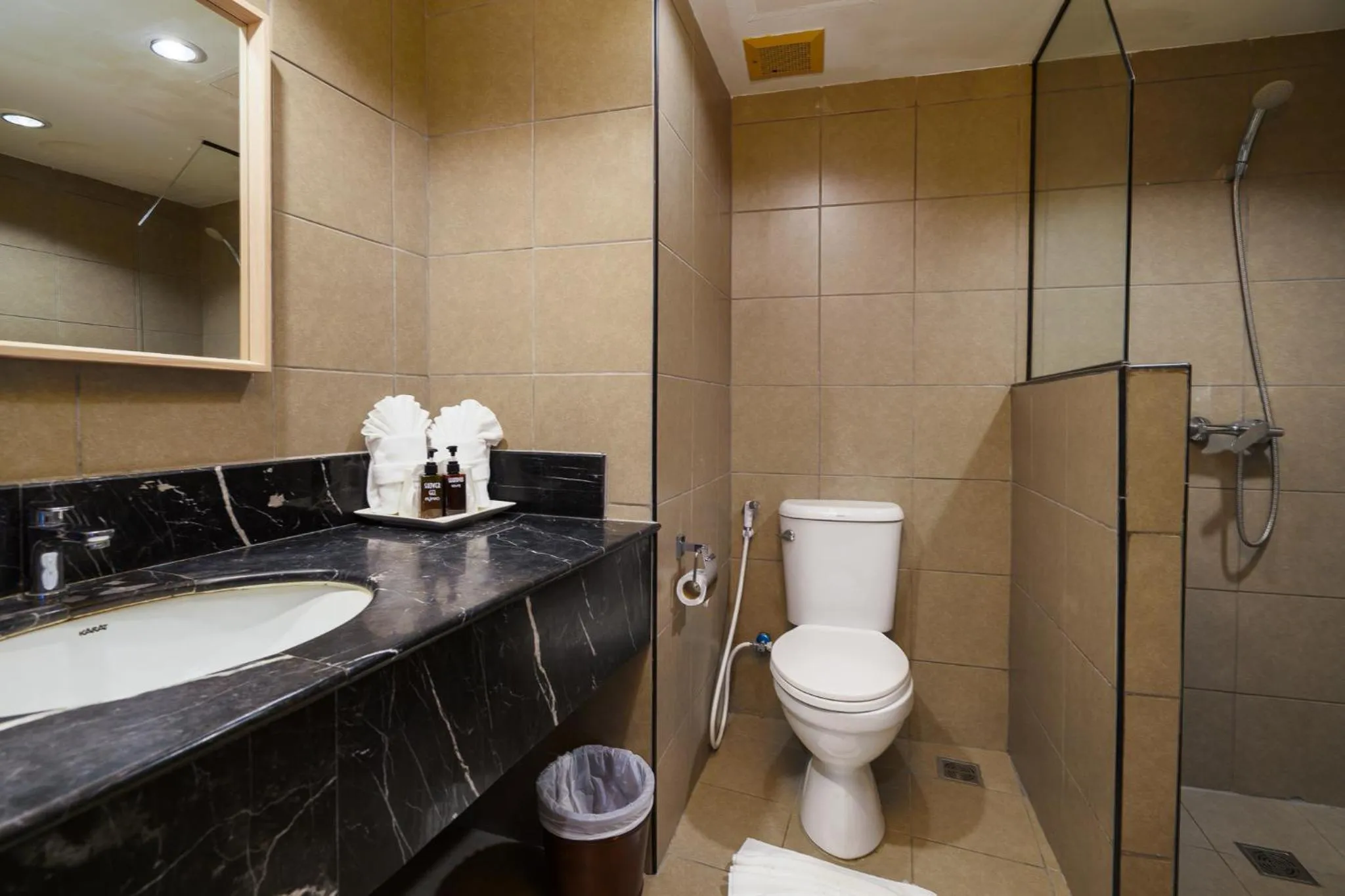 Toilet in I Pavilion Hotel Phuket