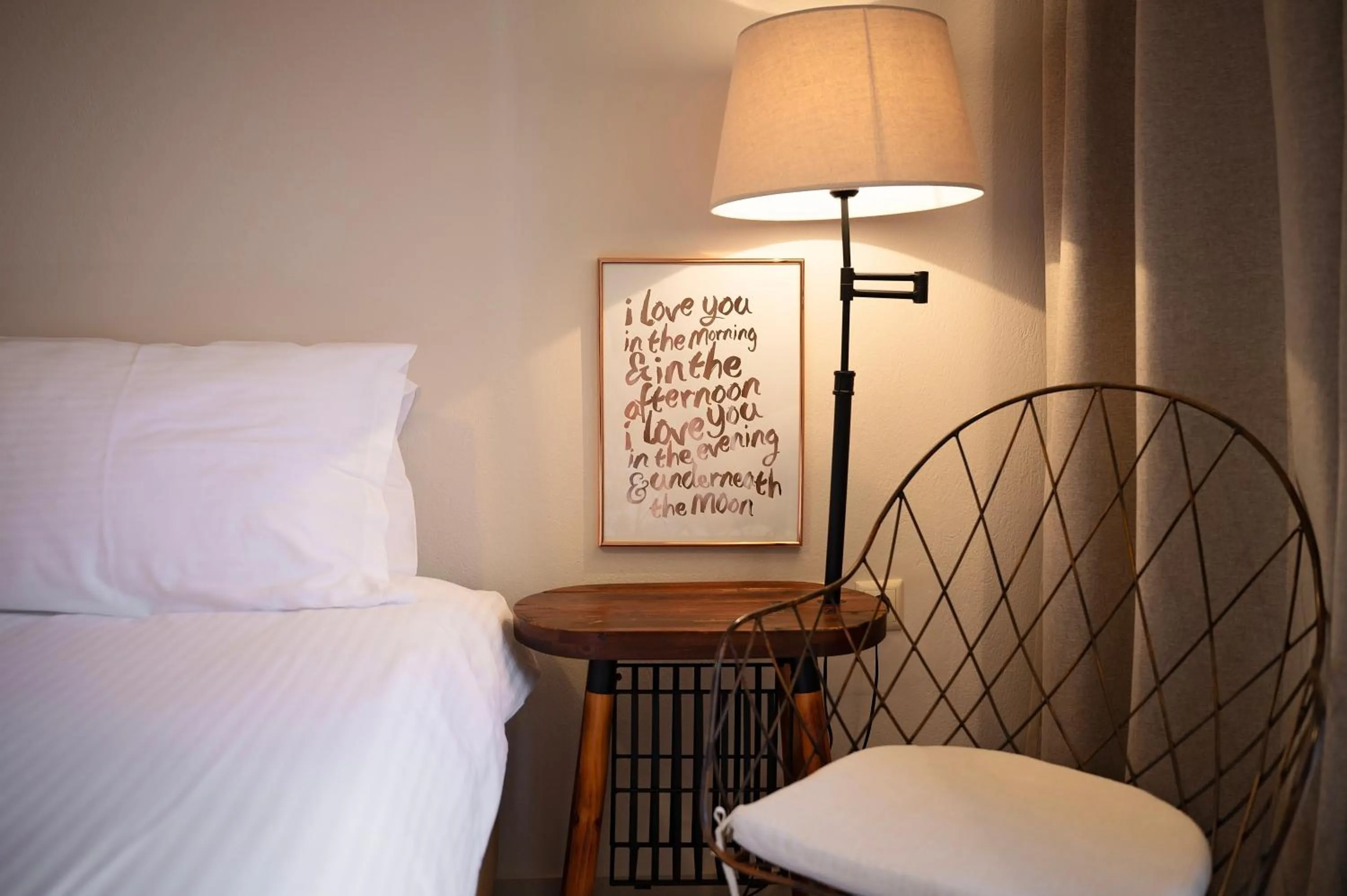 Photo of the whole room in Avra