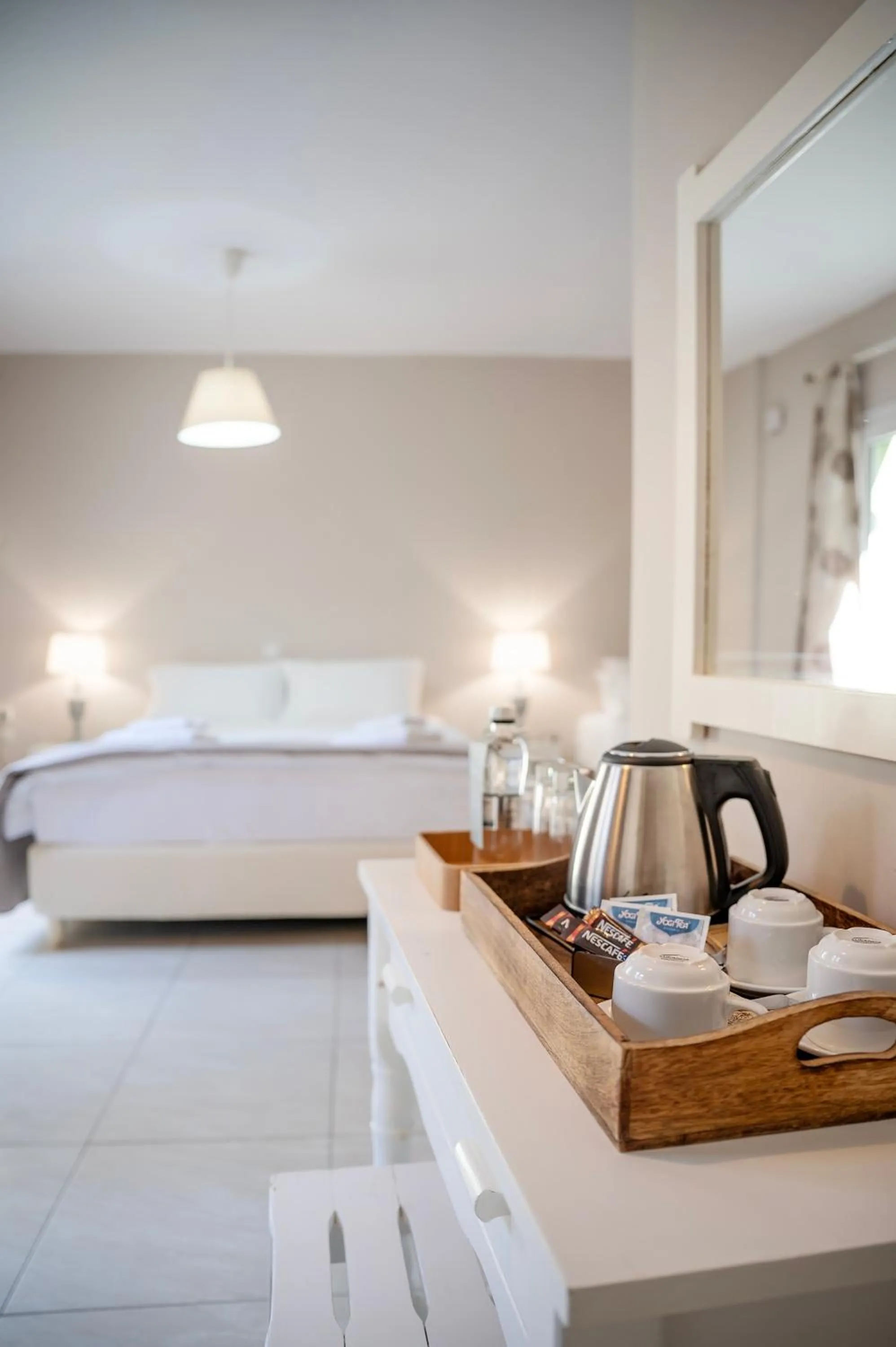 Photo of the whole room in Avra