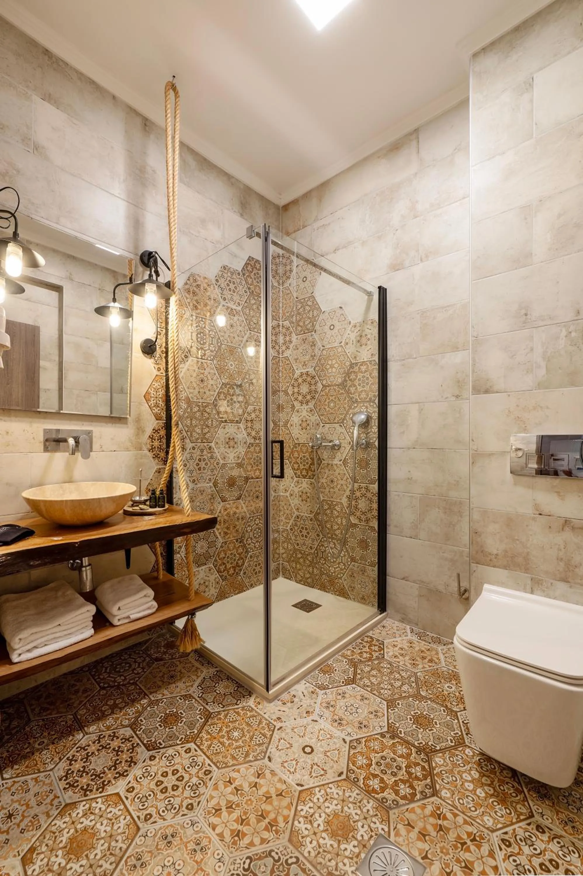 Shower in Avra