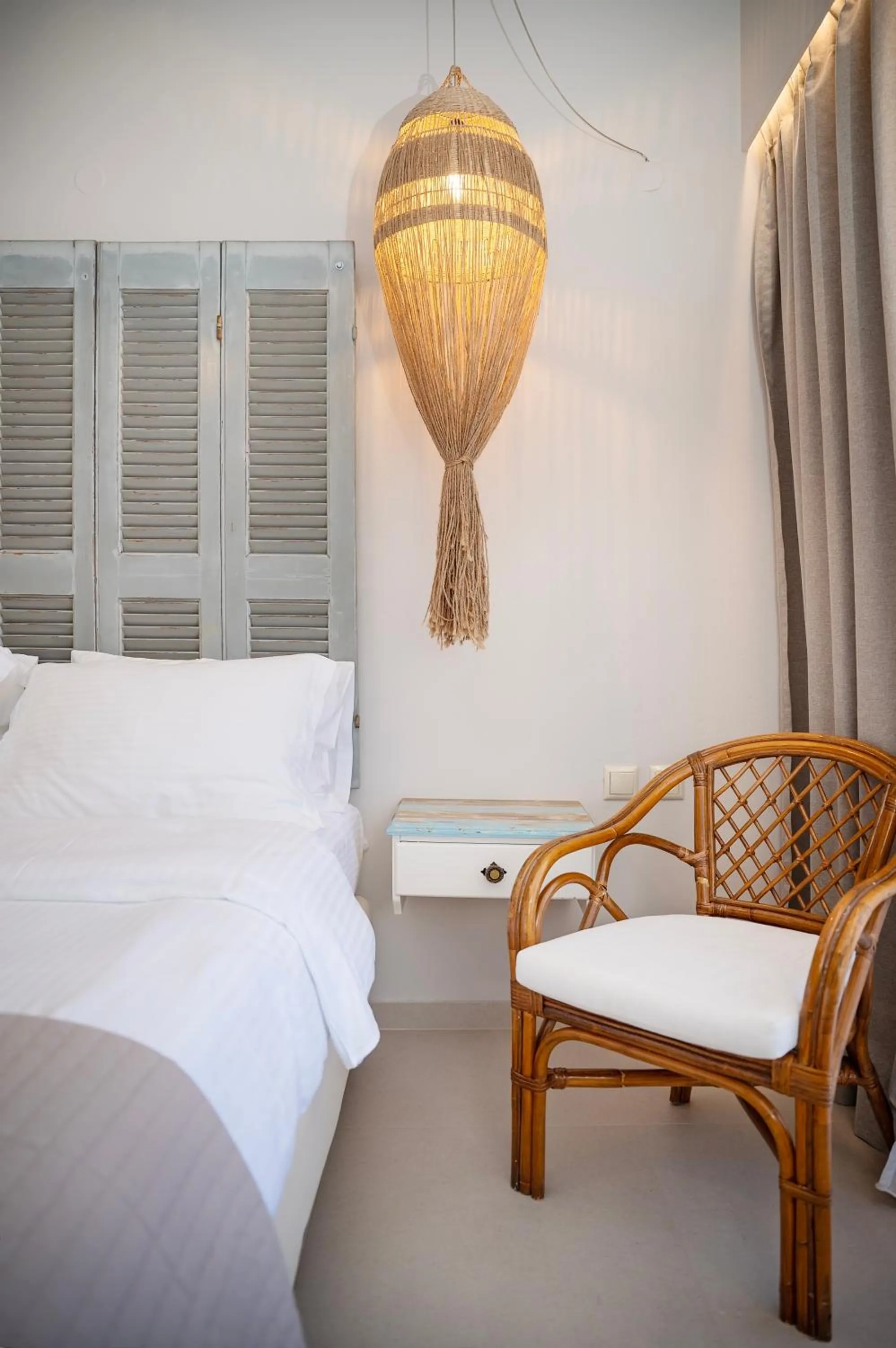 Photo of the whole room in Avra