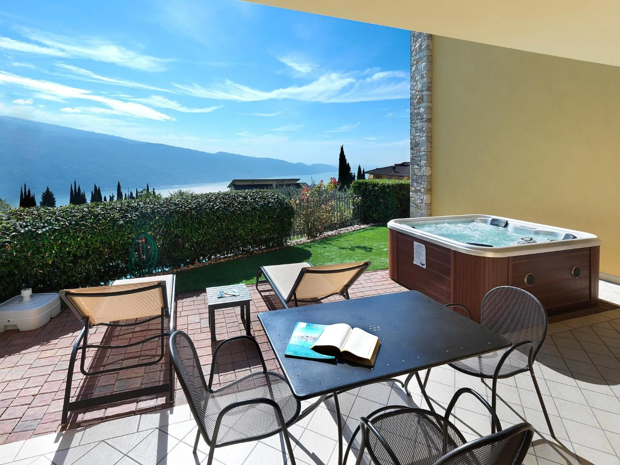 Hot Tub in Residence Besass, GTSGroup