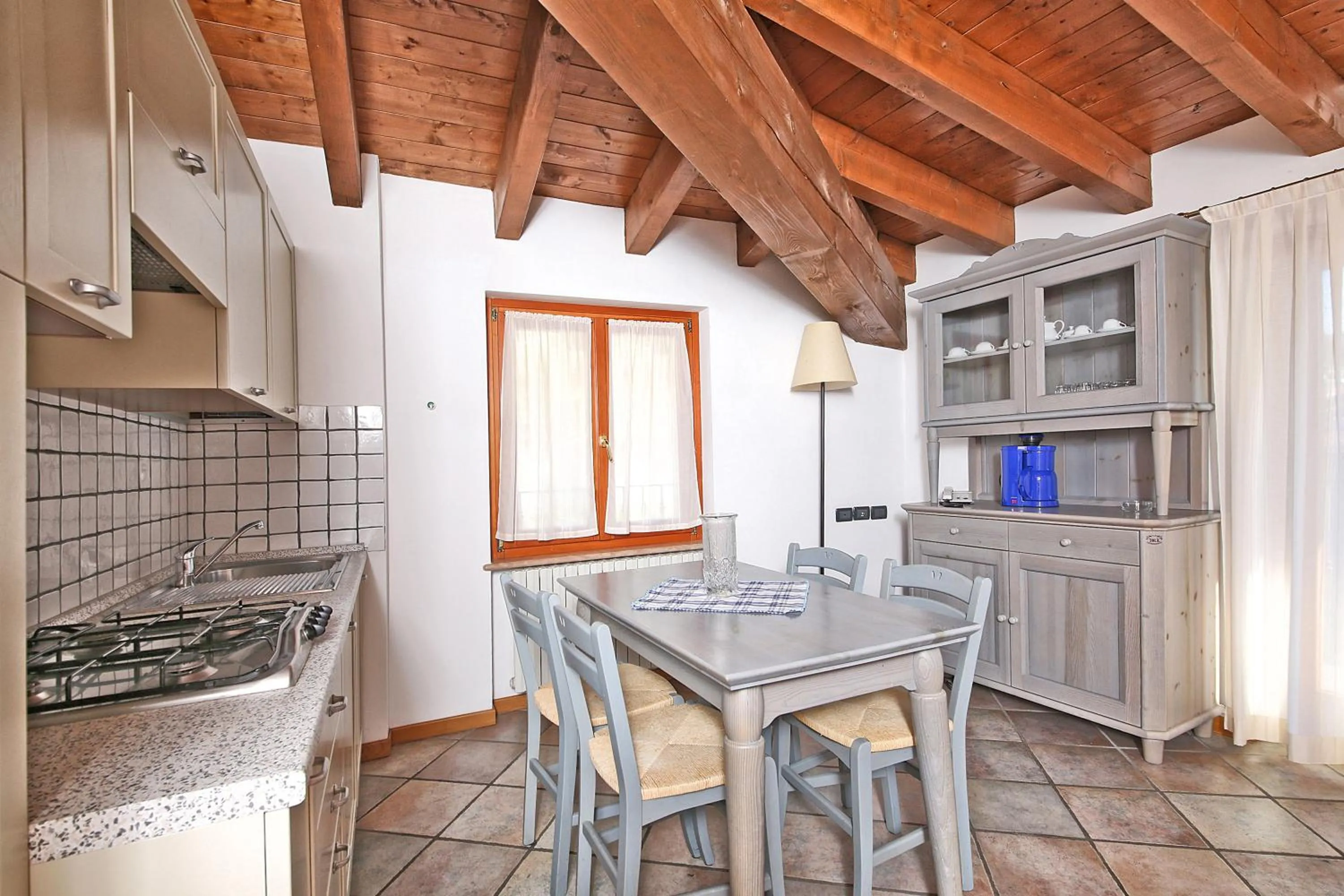 Kitchen or kitchenette in Residence Casa Gardola, GTSGroup