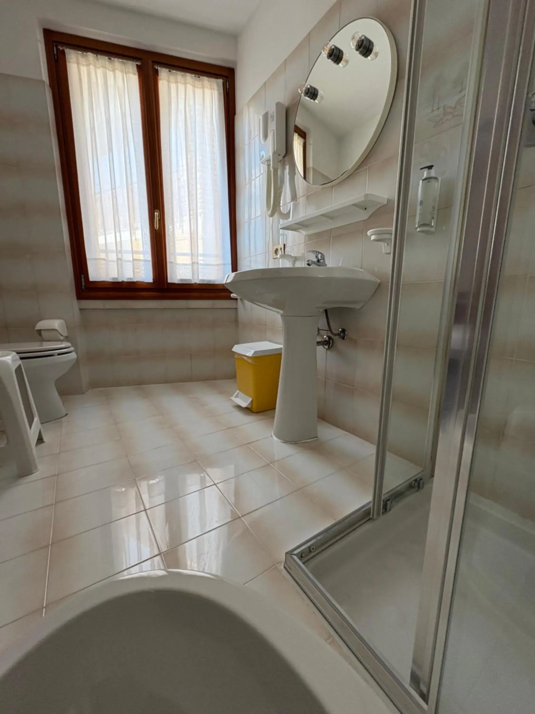 Single Room in Garnì Hotel Tignale Single Room in Garnì Hotel Tignale