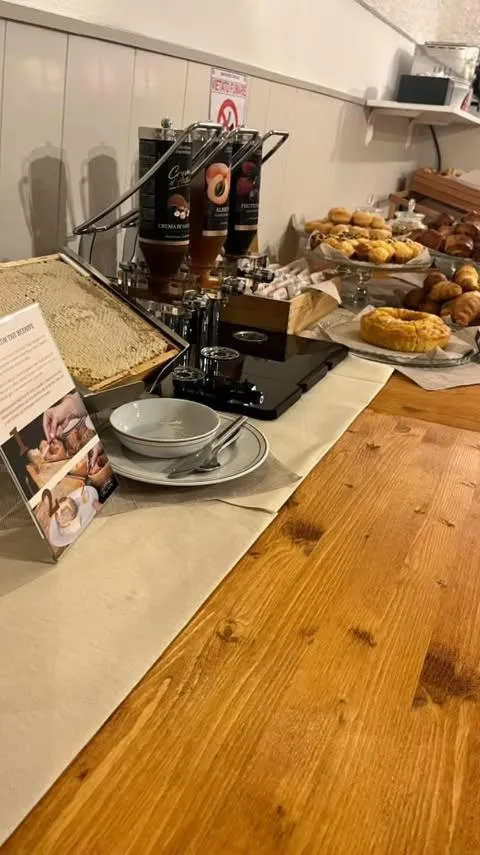 Buffet breakfast in Garnì Hotel Tignale