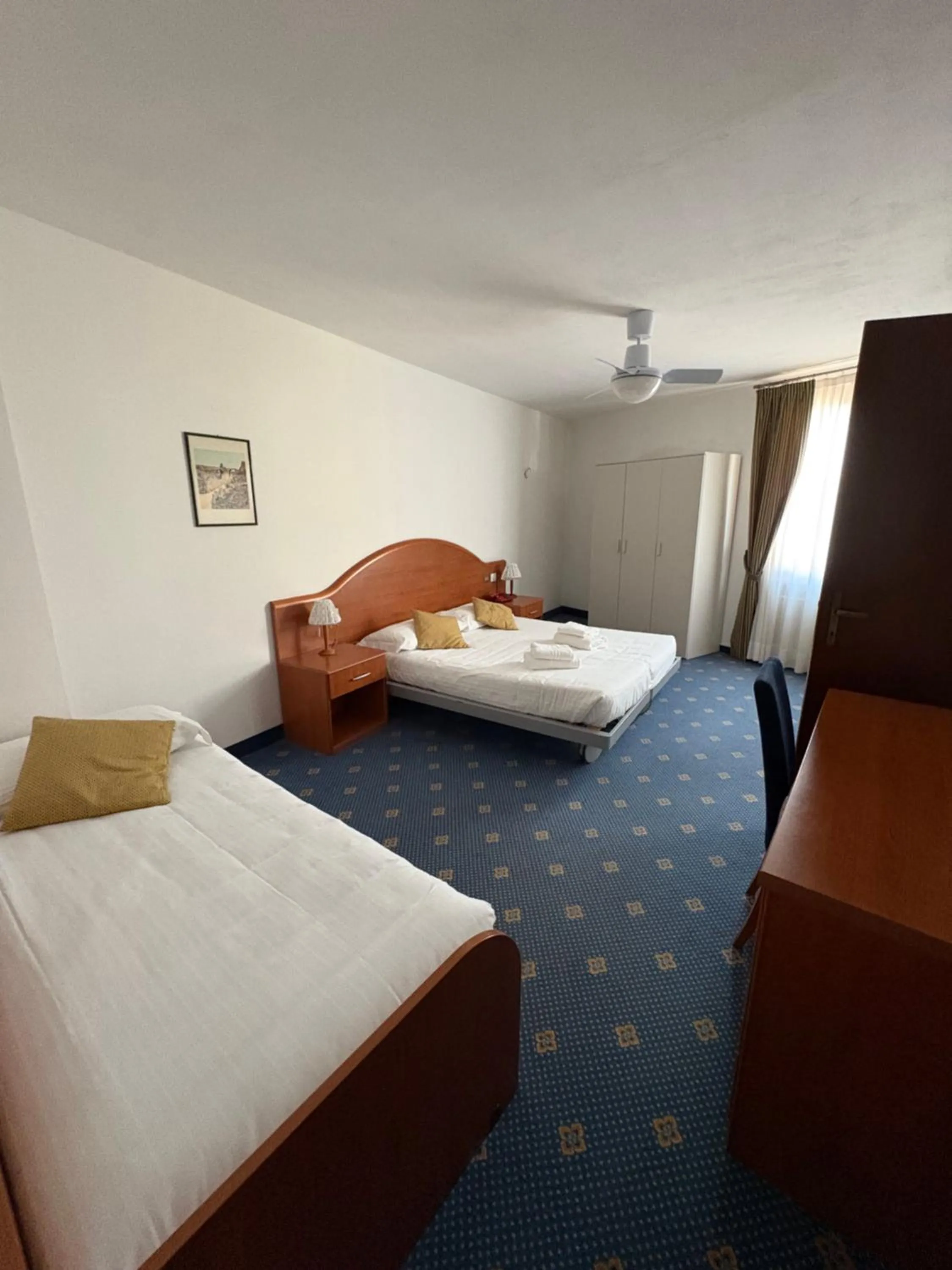 TV and multimedia, Bed in Garnì Hotel Tignale