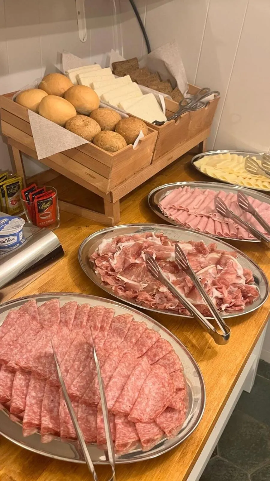 Buffet breakfast in Garnì Hotel Tignale