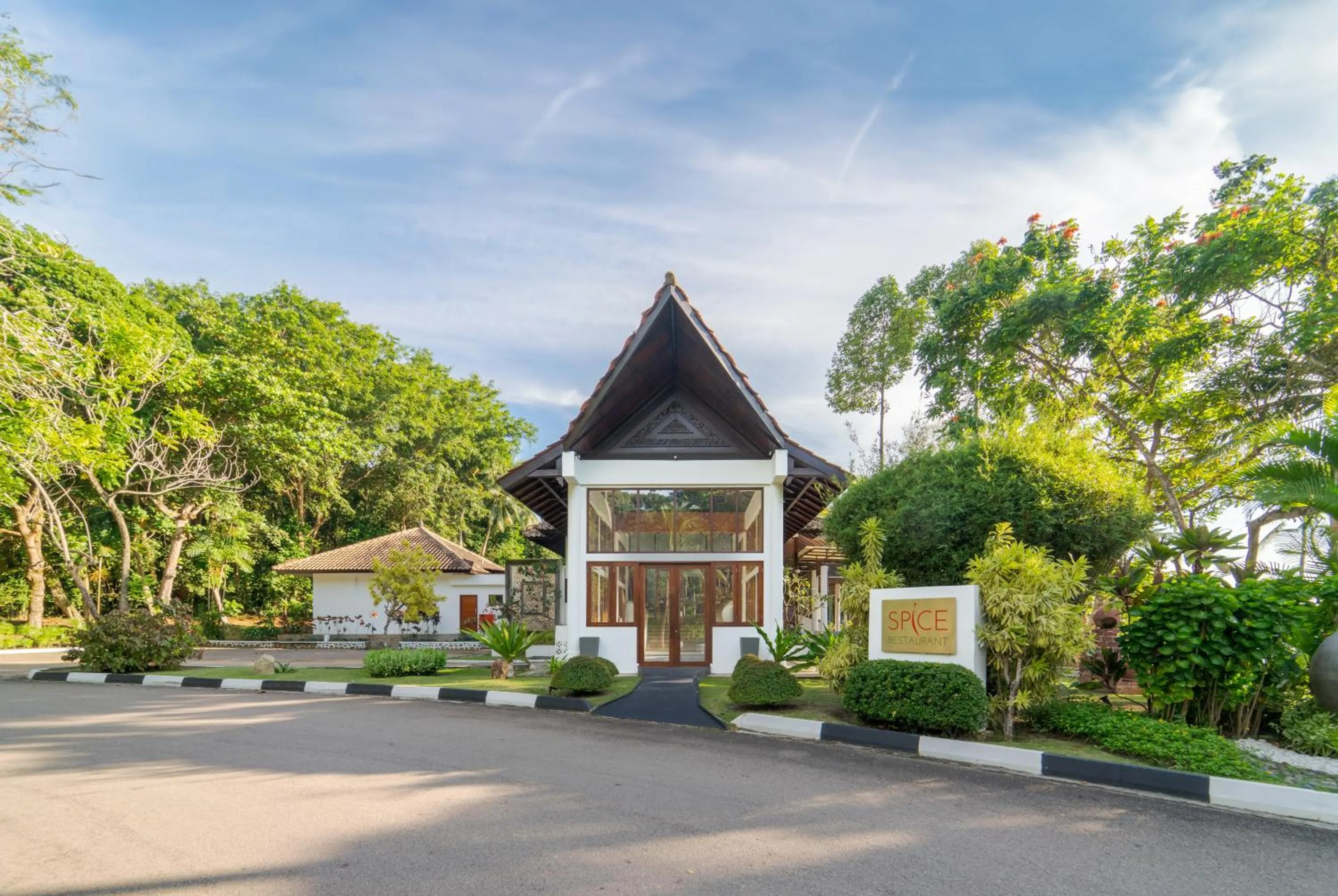 Restaurant/places to eat in Nirwana Resort Hotel