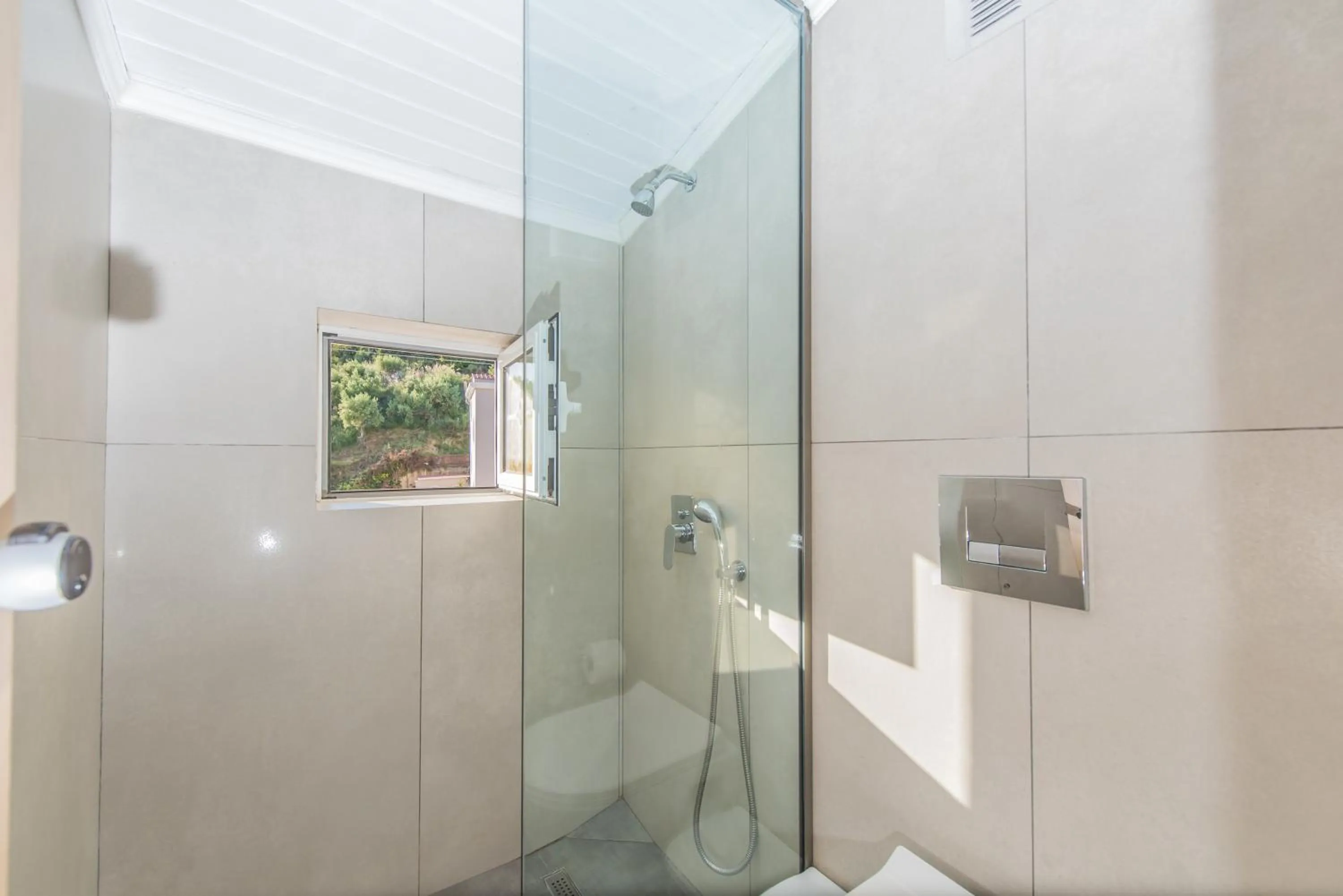 Bathroom in Planos Beach Hotel