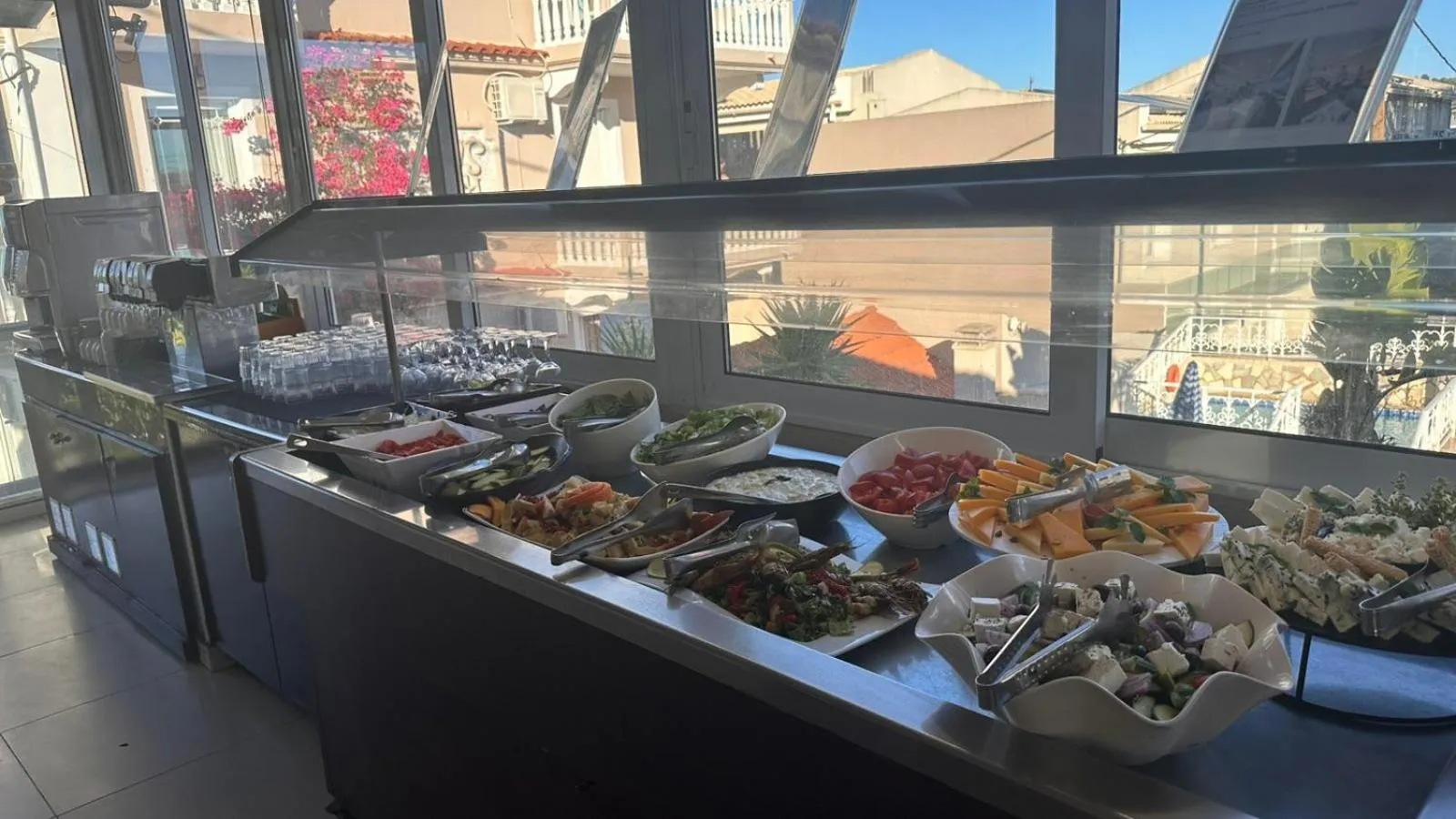 Restaurant/places to eat in Planos Beach Hotel