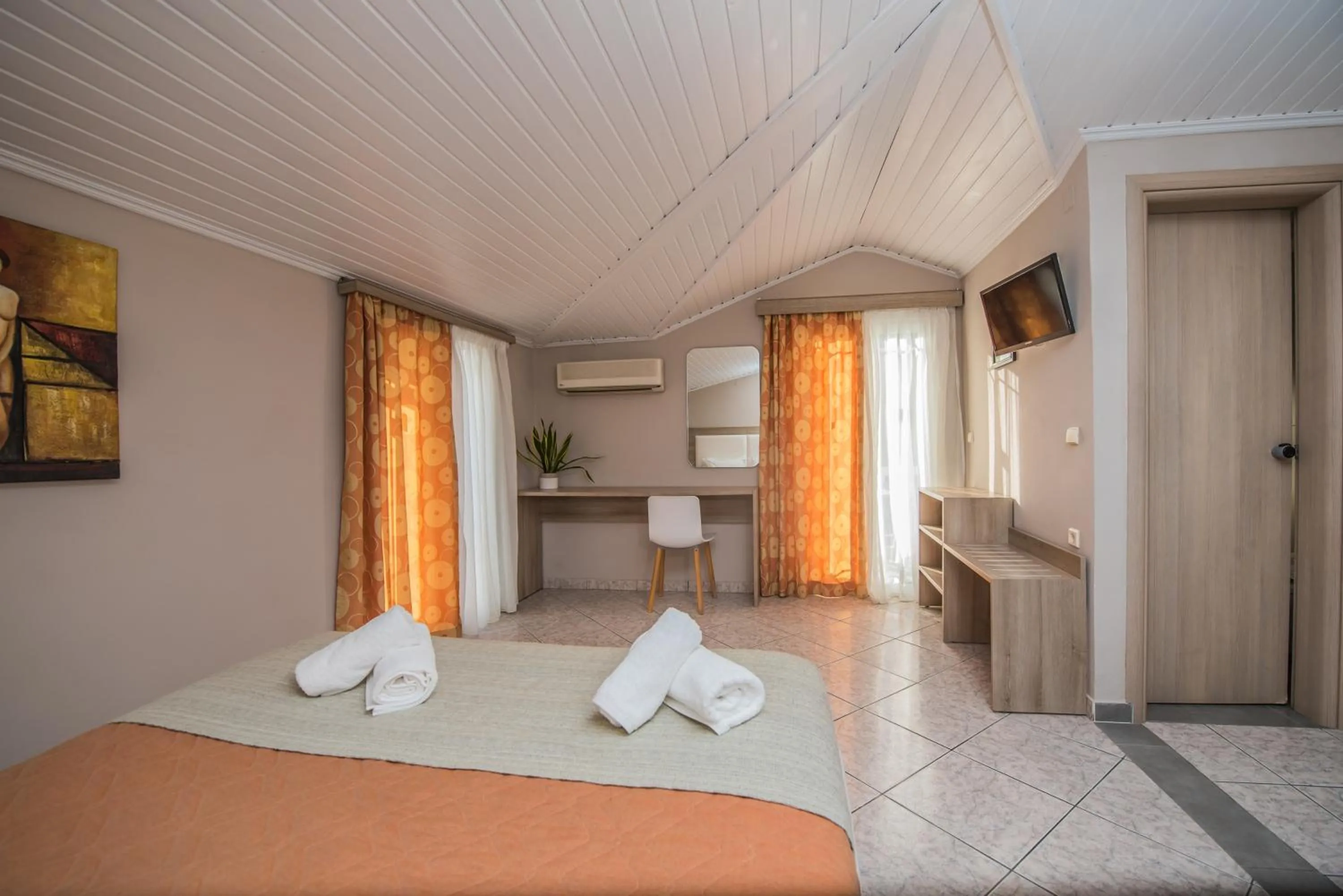 Photo of the whole room in Planos Beach Hotel